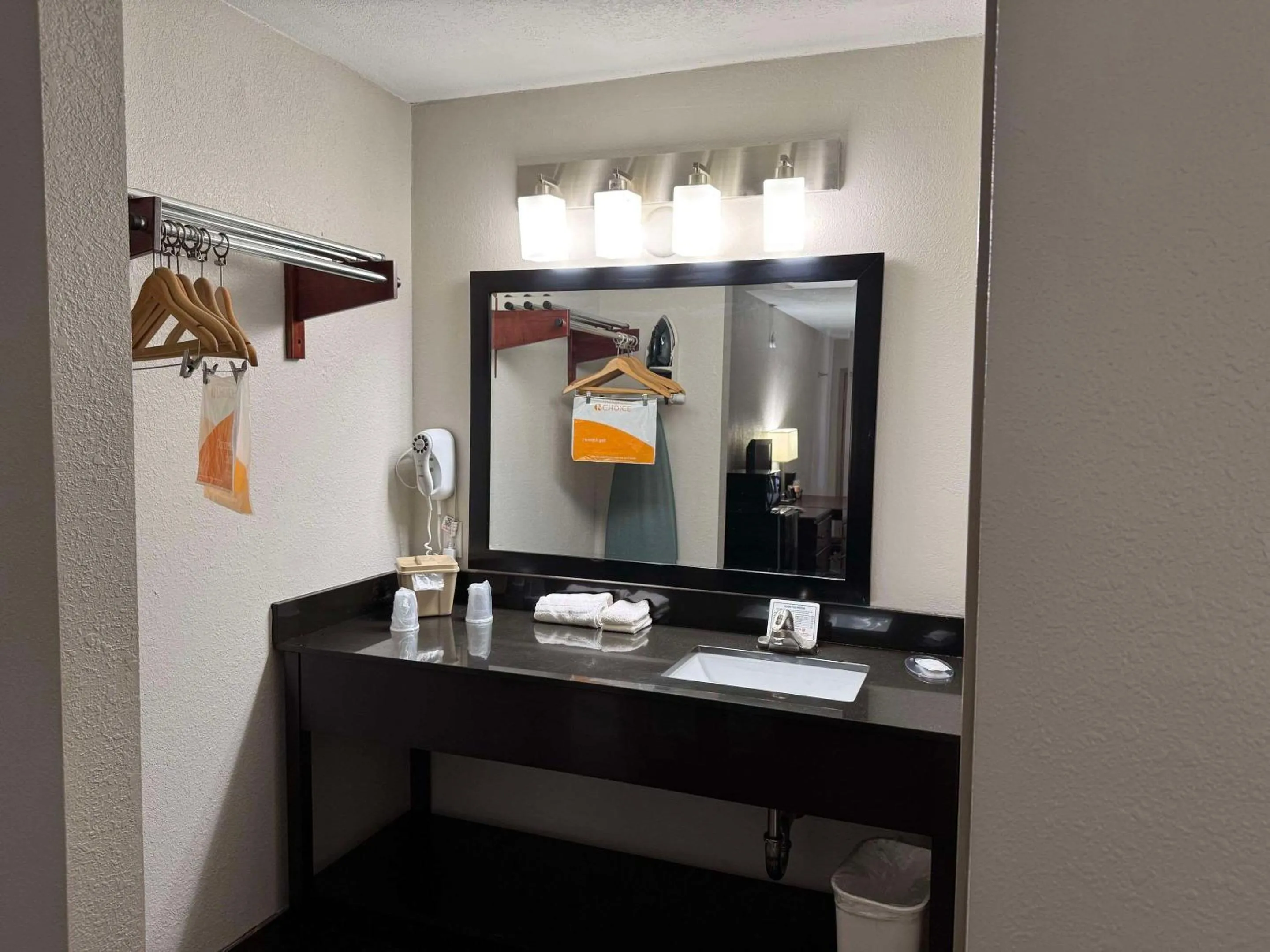 Bedroom in Econo Lodge