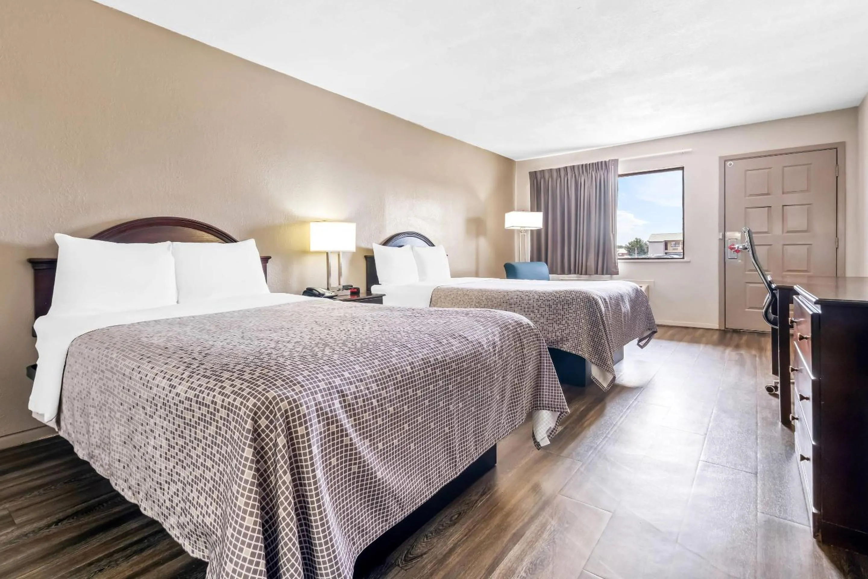 Bedroom, Bed in Econo Lodge