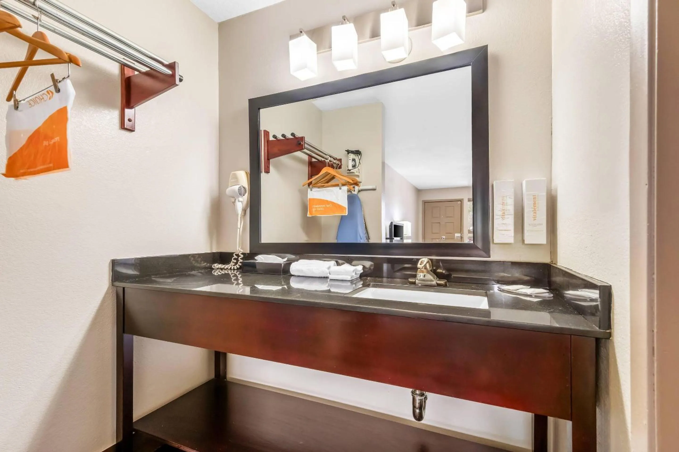 Bedroom in Econo Lodge