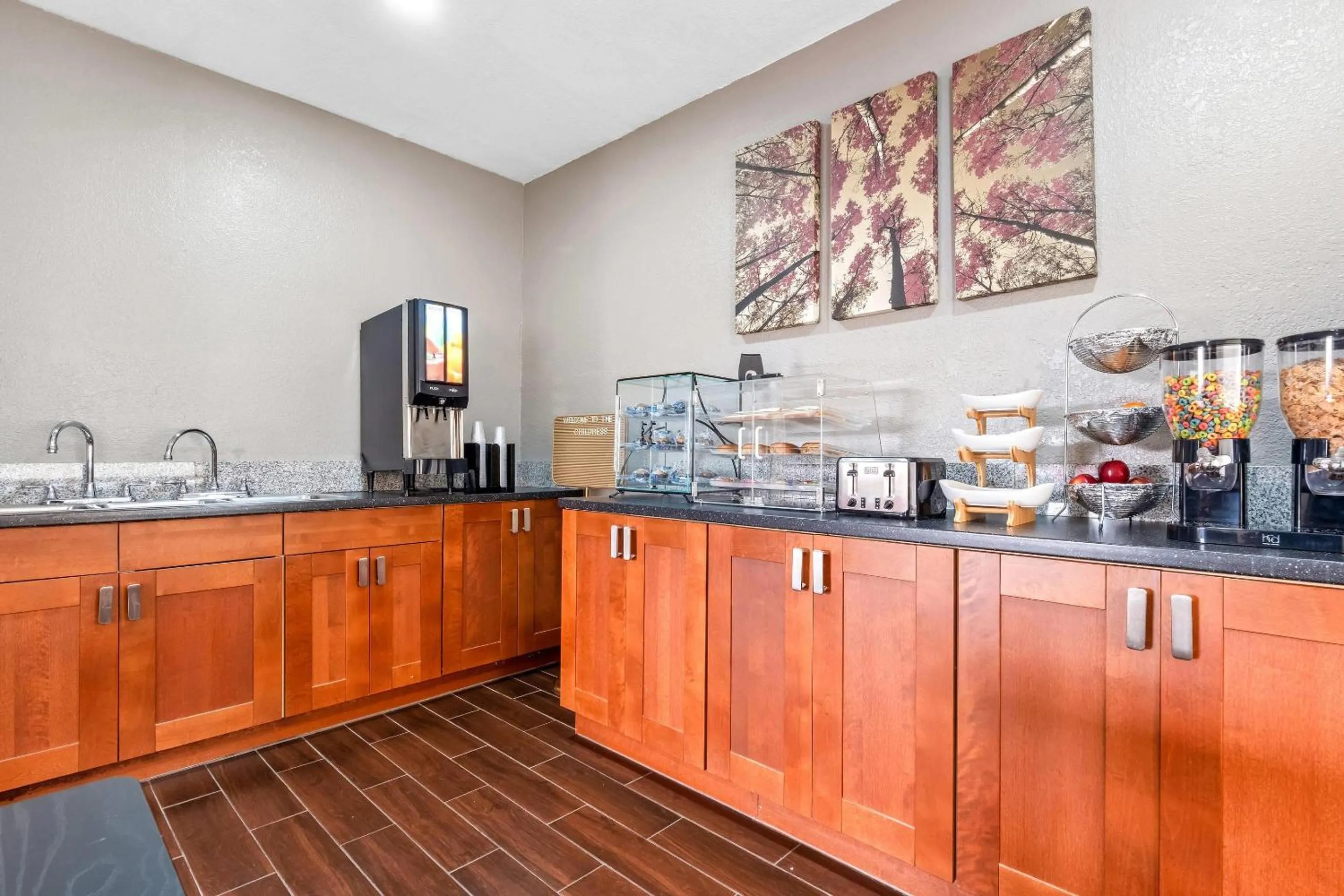 Breakfast in Econo Lodge