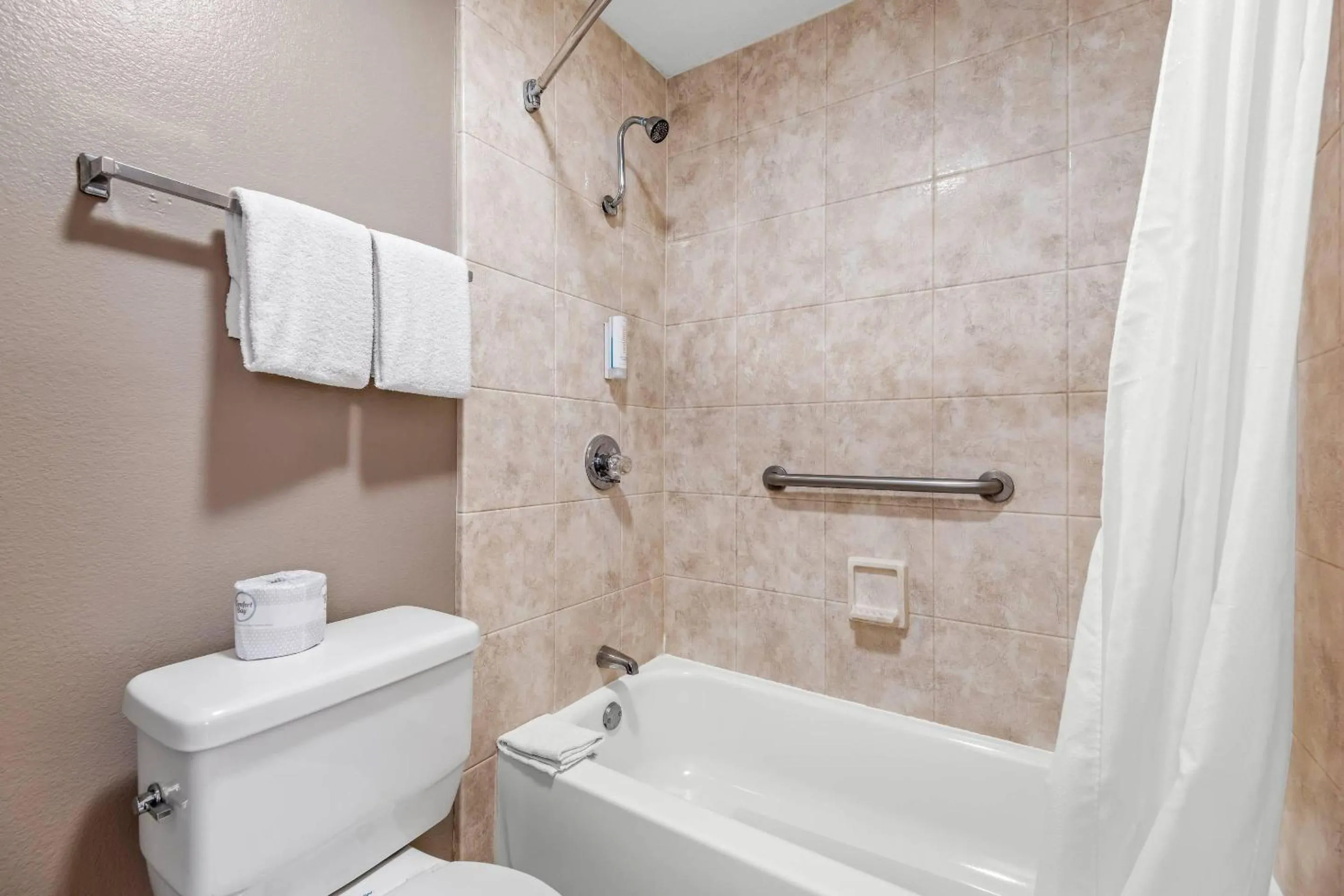 Bedroom in Econo Lodge