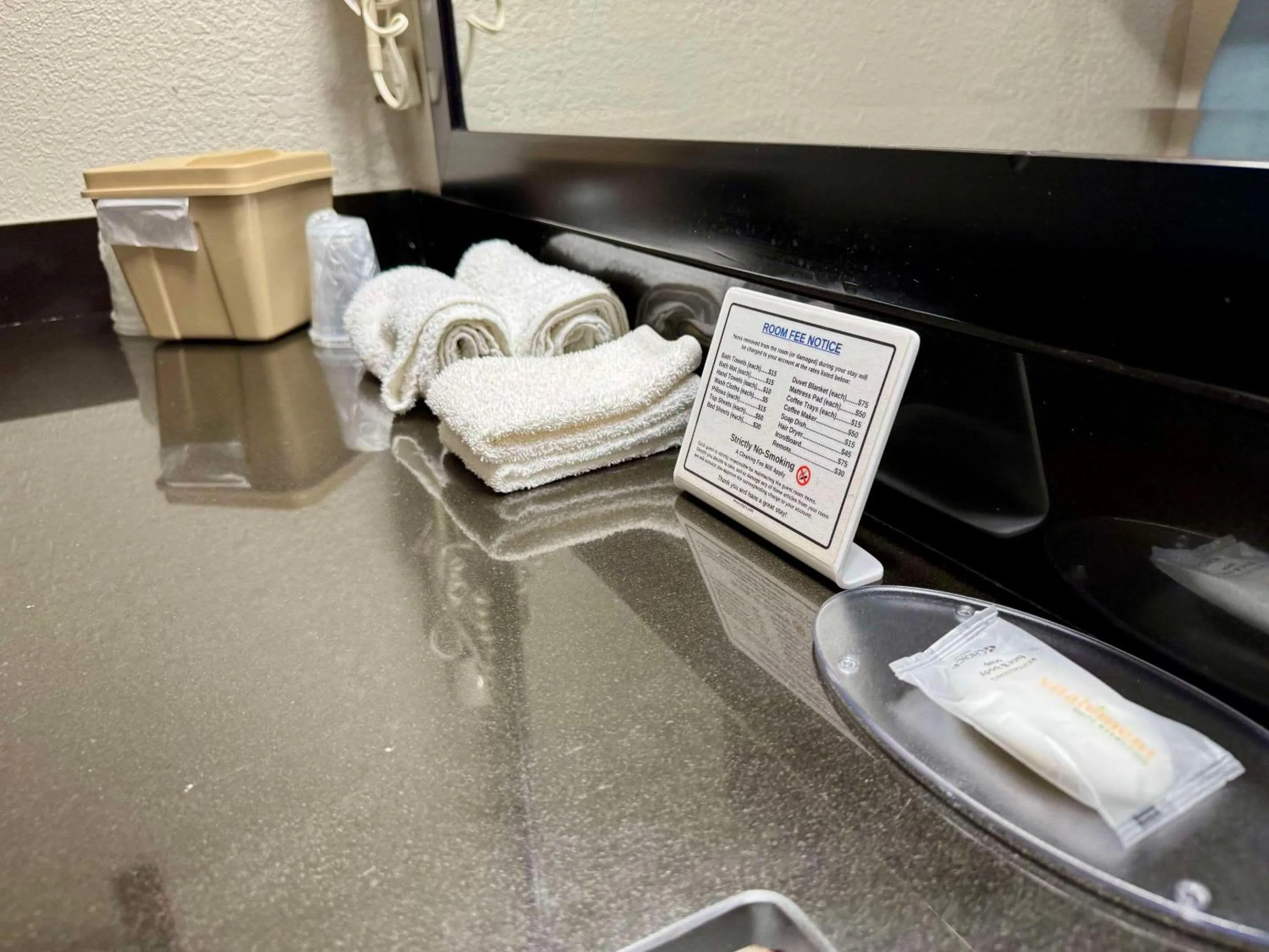 Bedroom in Econo Lodge