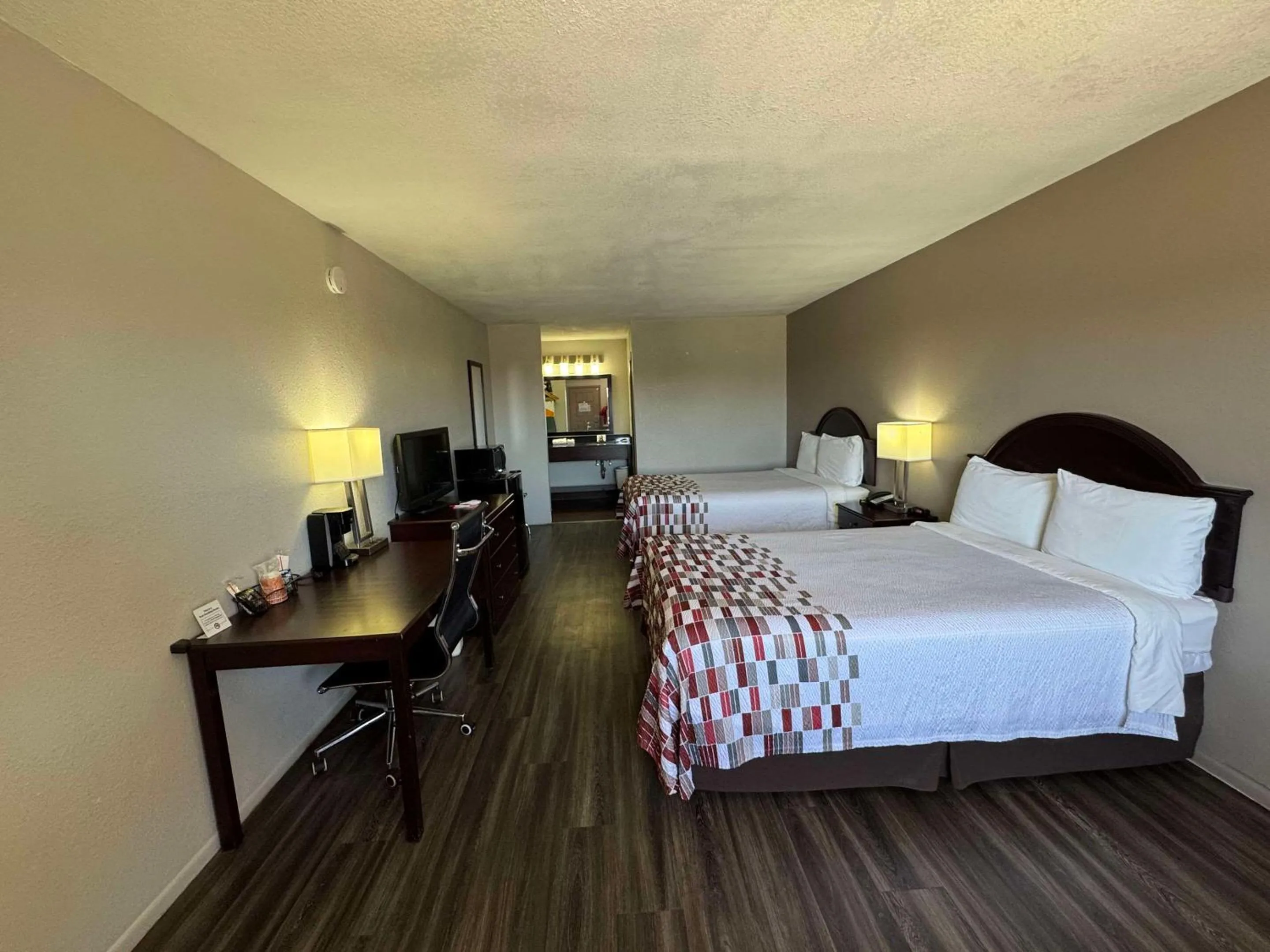 Bedroom, Bed in Econo Lodge