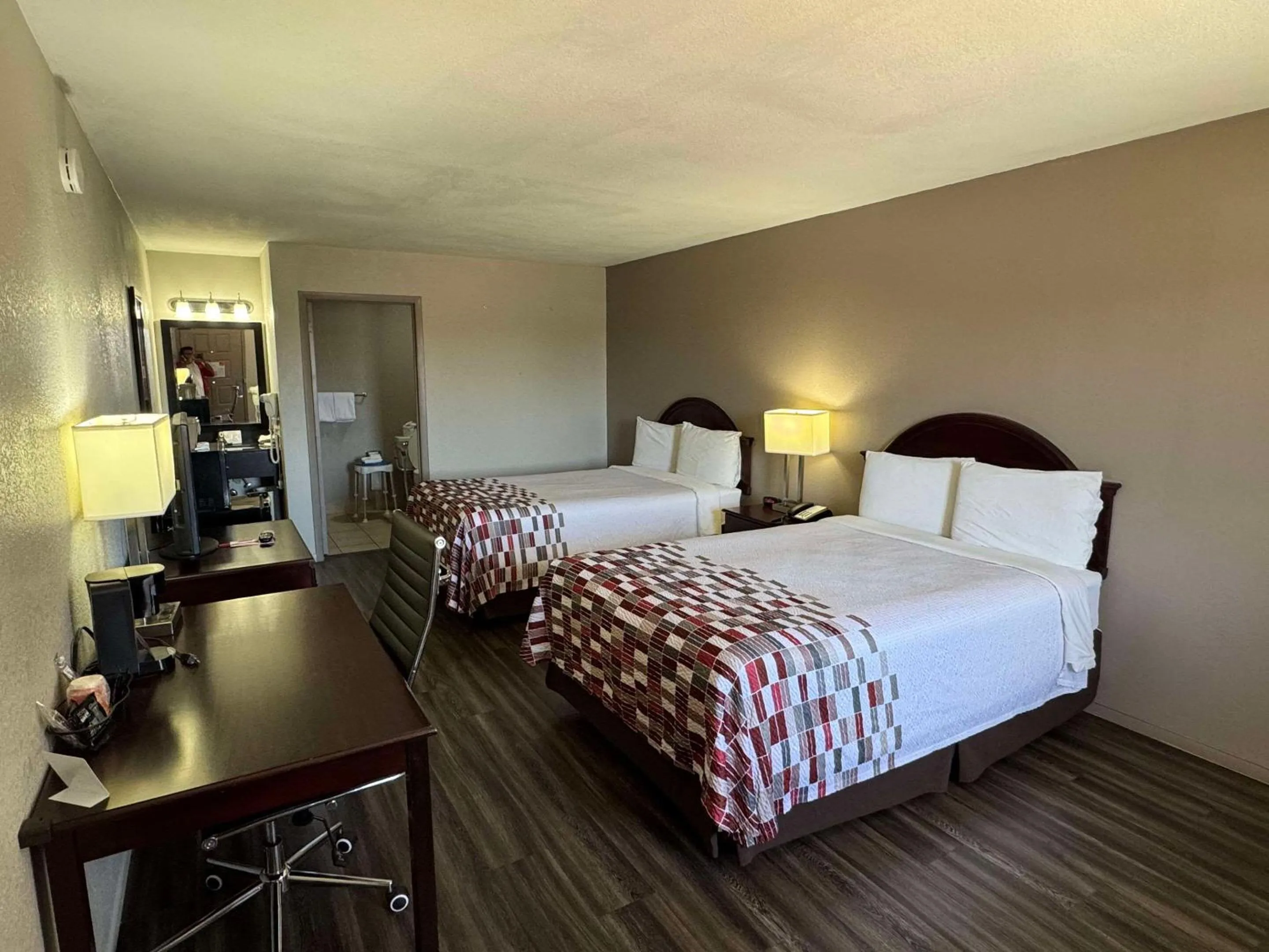 Bedroom, Bed in Econo Lodge