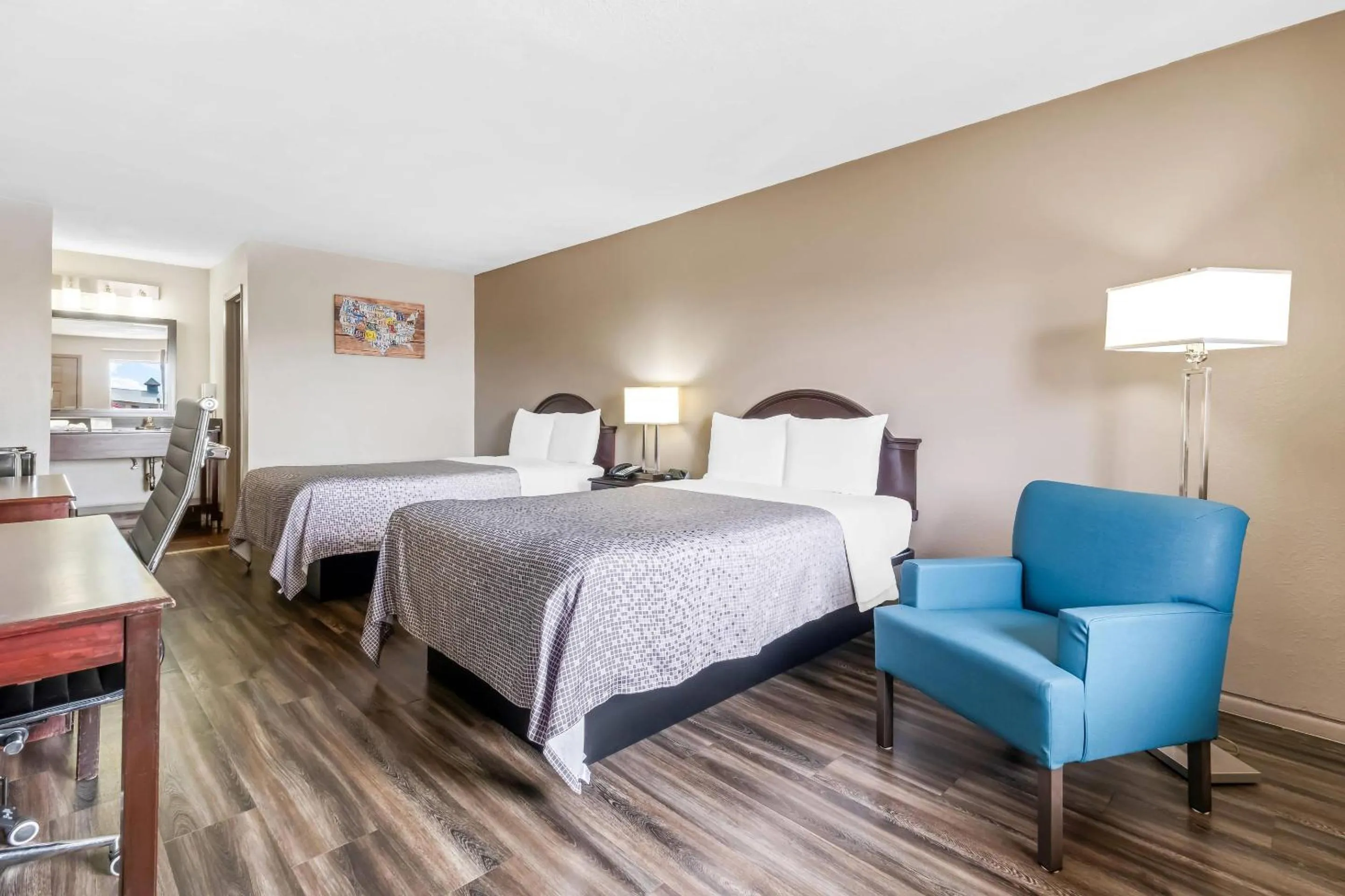 Bedroom, Bed in Econo Lodge