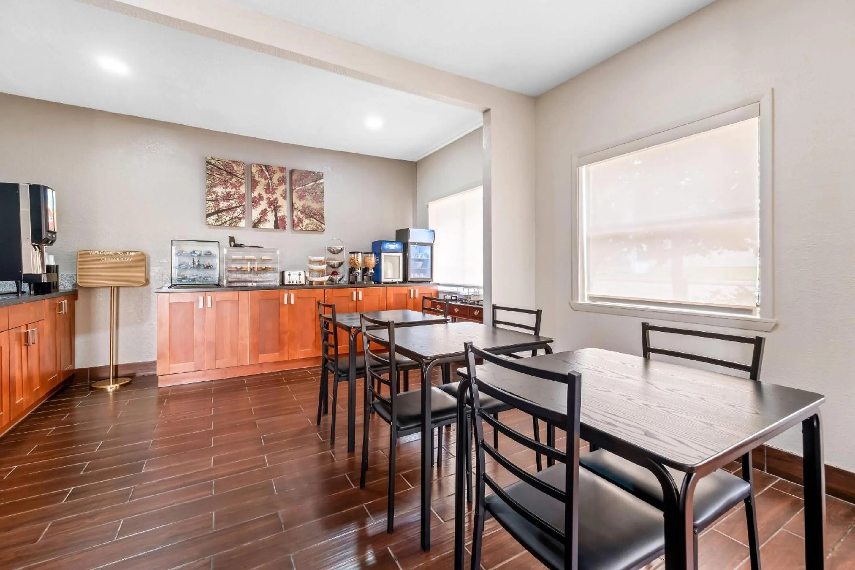 Breakfast in Econo Lodge