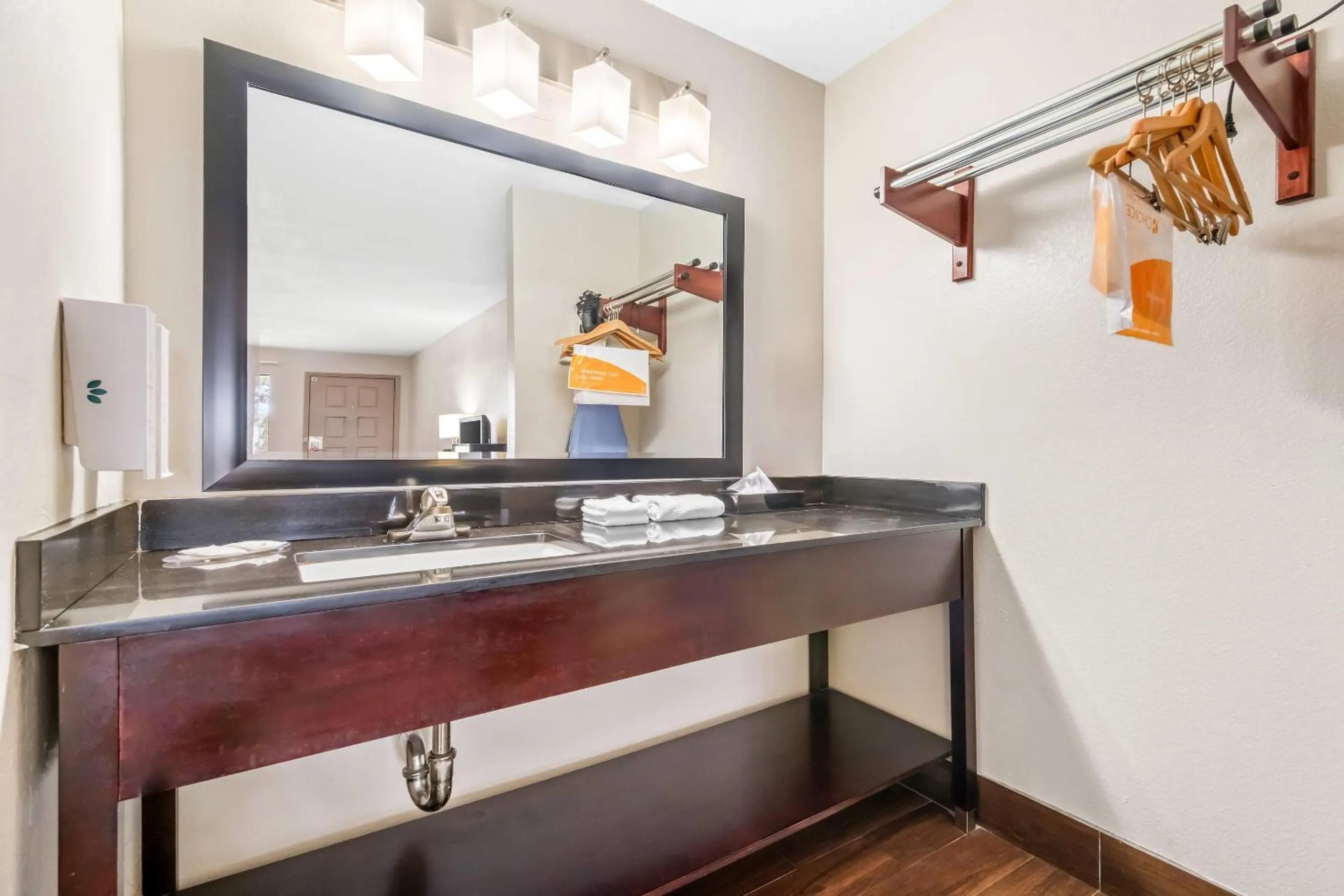 Bedroom in Econo Lodge