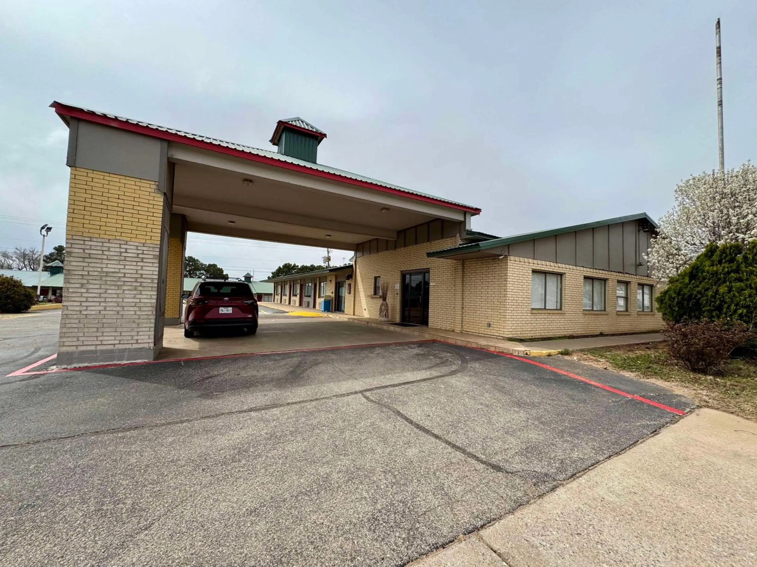 Property building in Econo Lodge