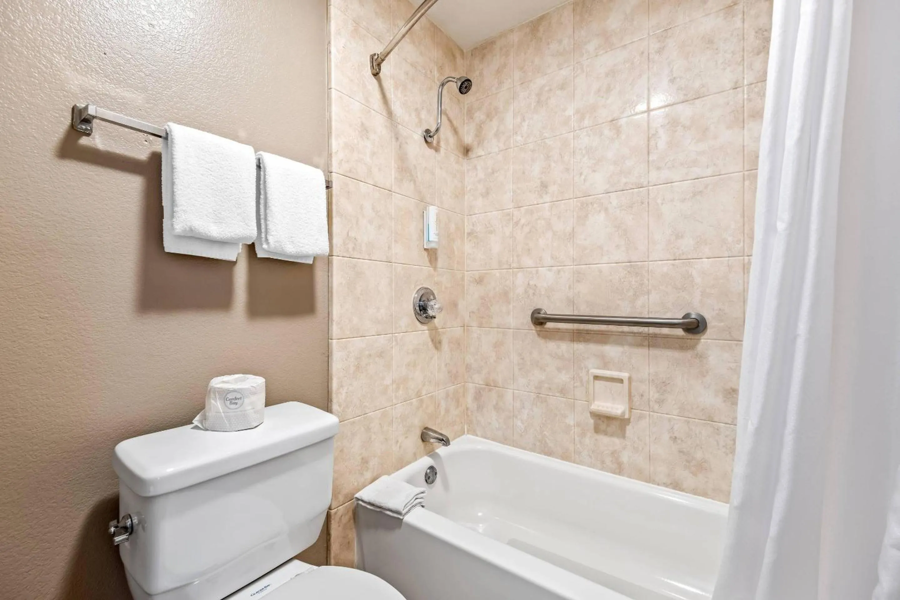 Bedroom in Econo Lodge