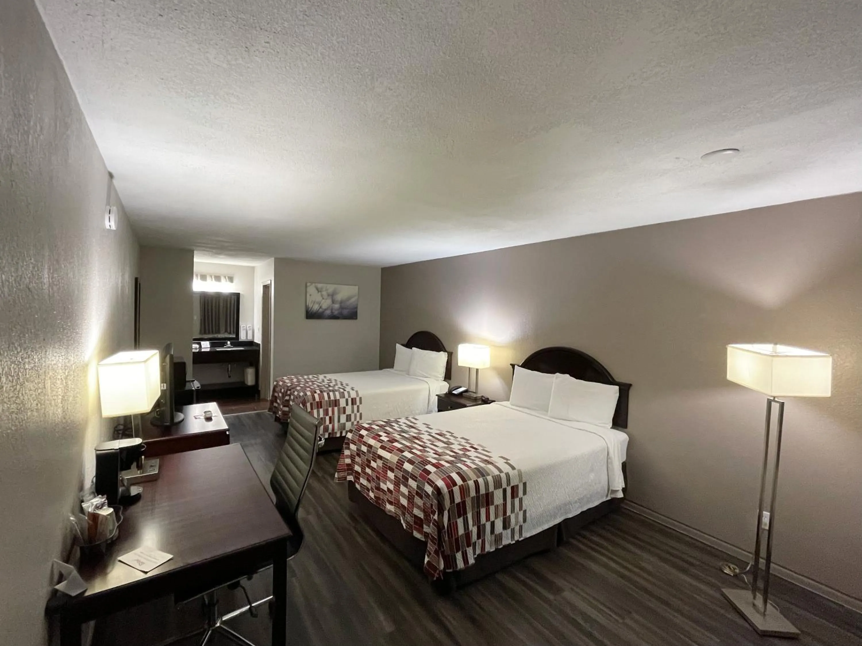 Bed in Red Roof Inn Childress