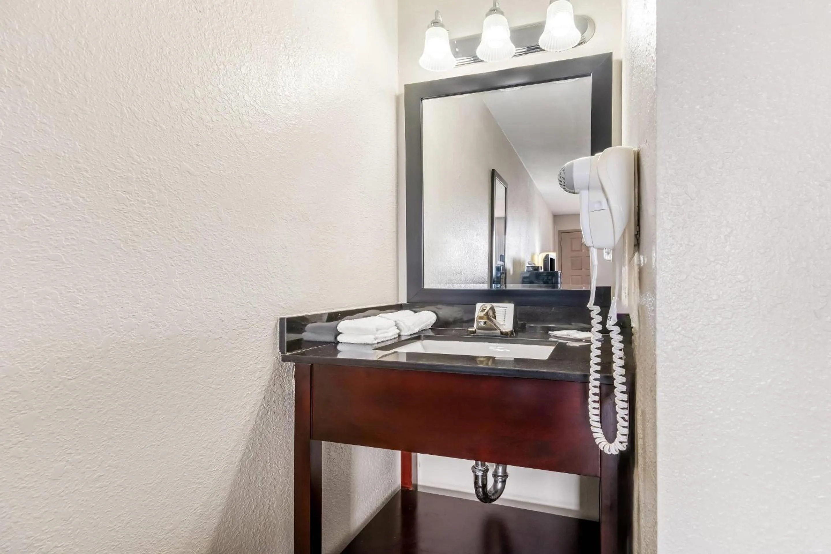 Bedroom in Econo Lodge