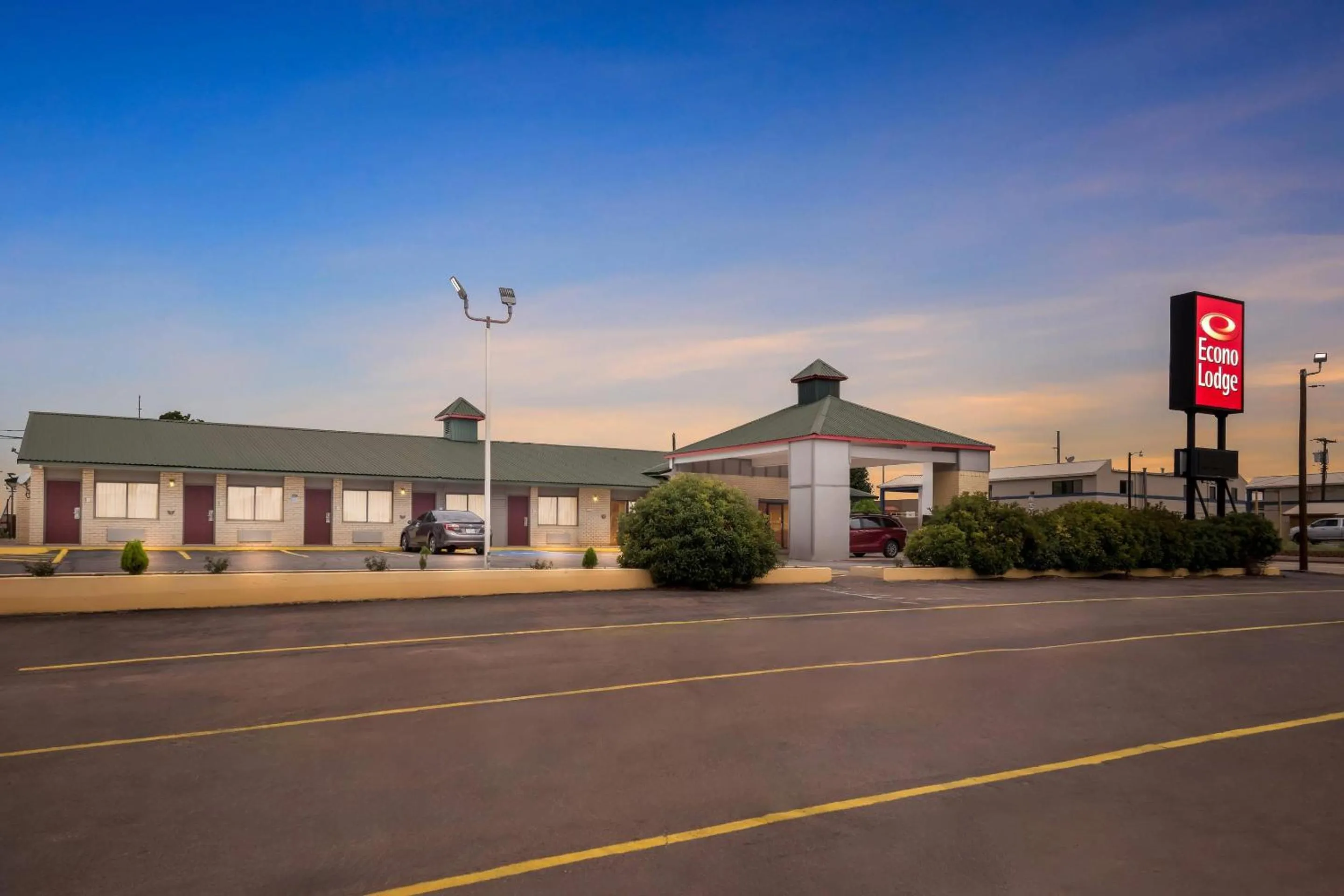 Property building in Econo Lodge