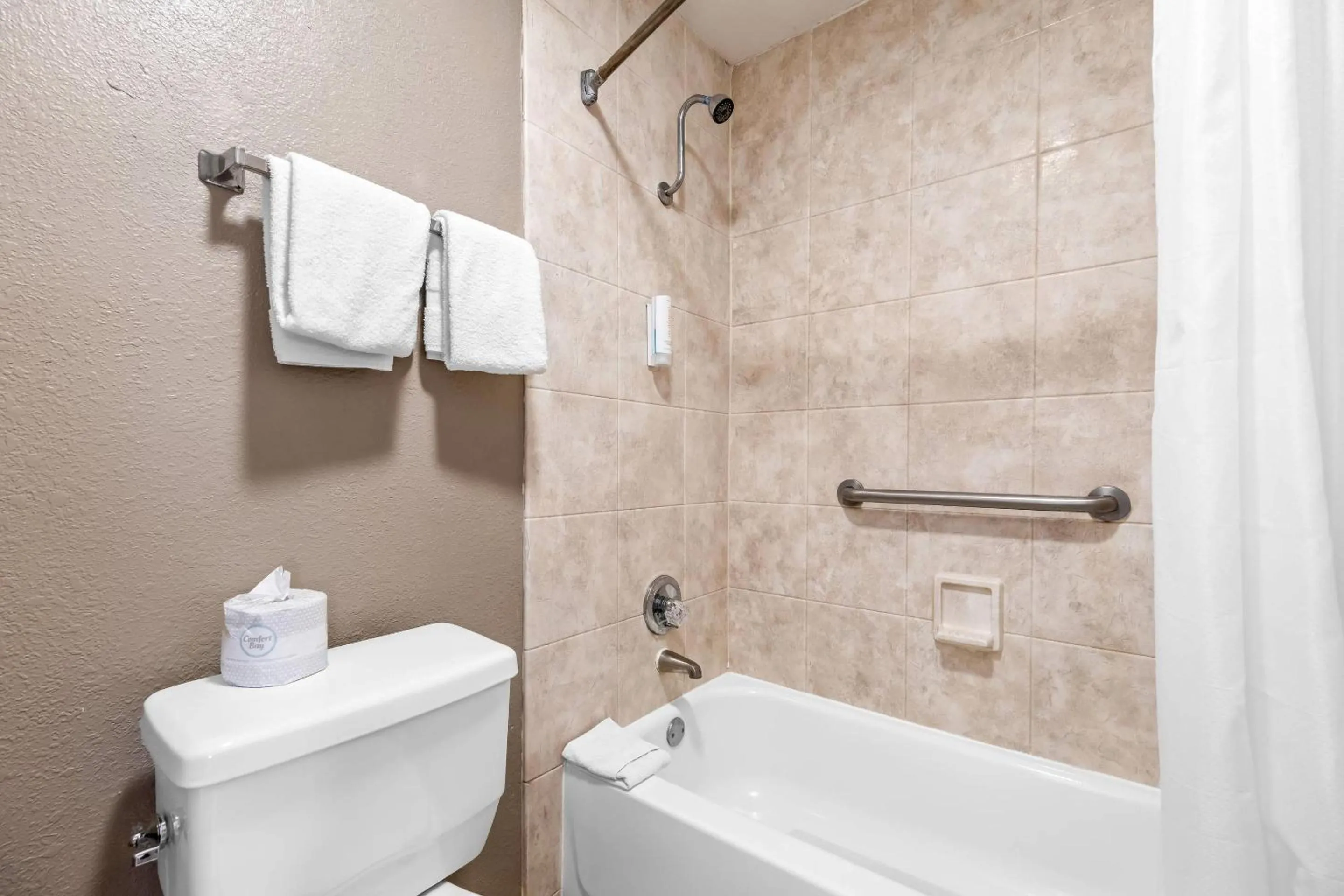 Bedroom in Econo Lodge