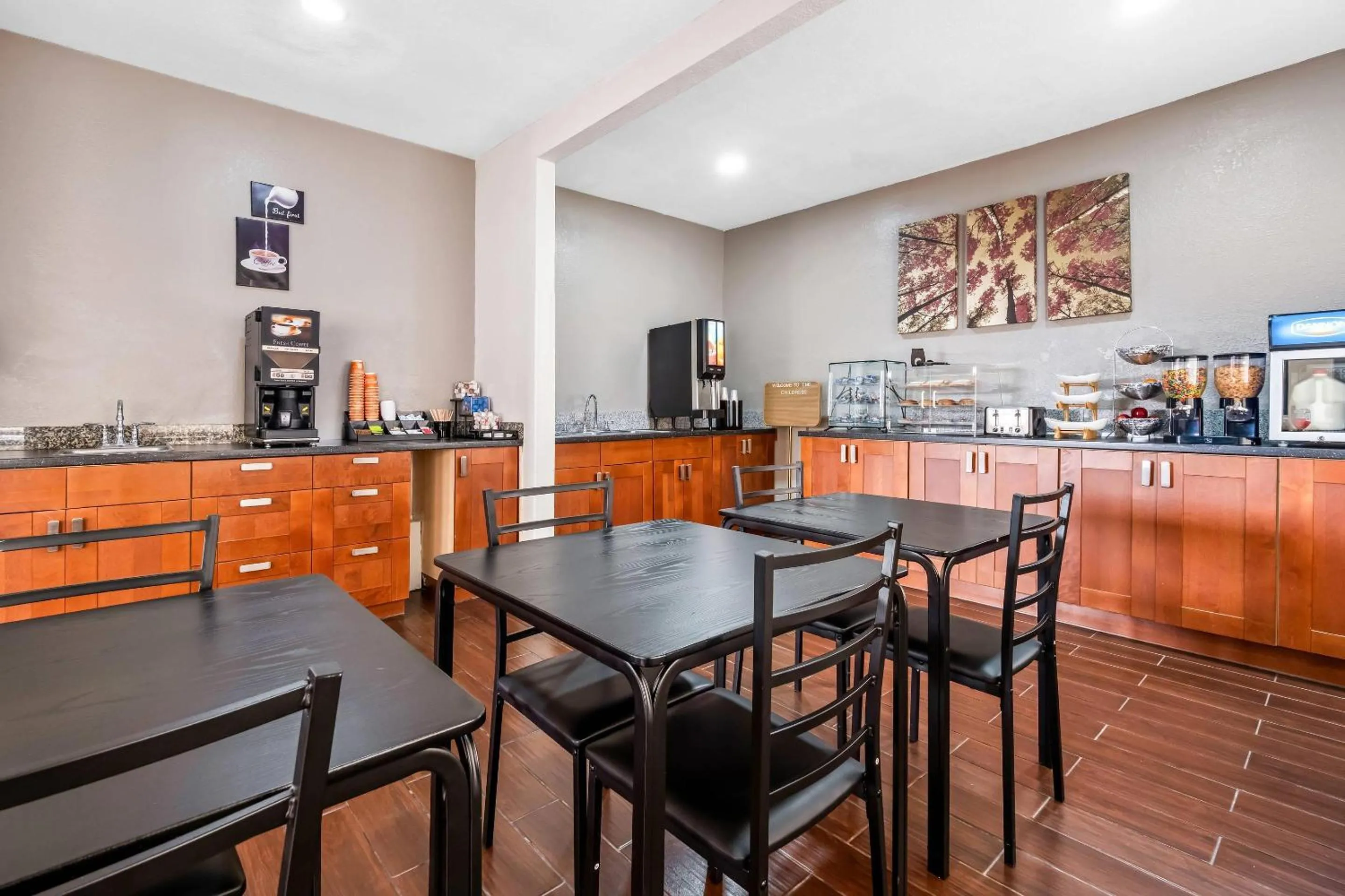 Breakfast in Econo Lodge