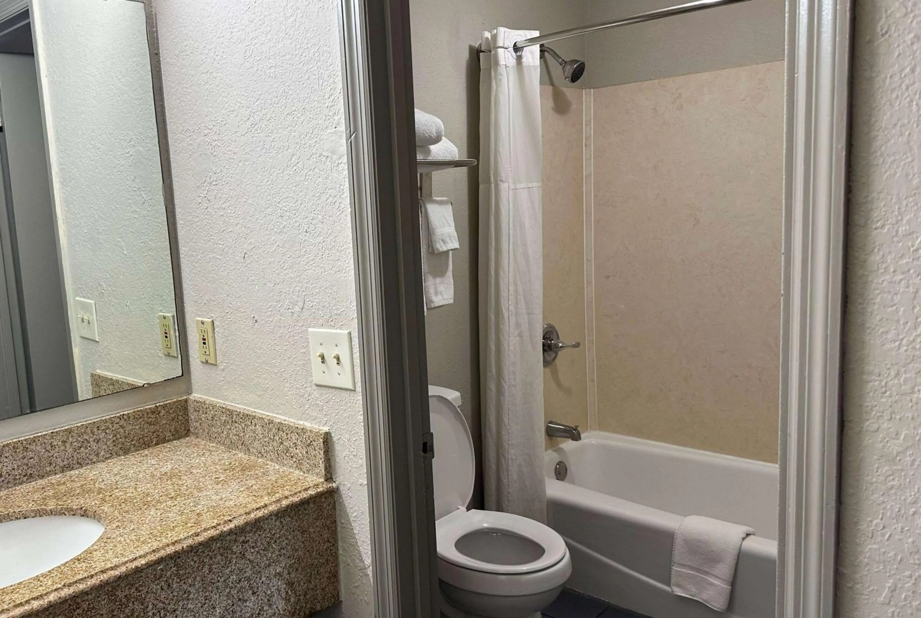 TV and multimedia in Days Inn by Wyndham Columbia NE Fort Jackson