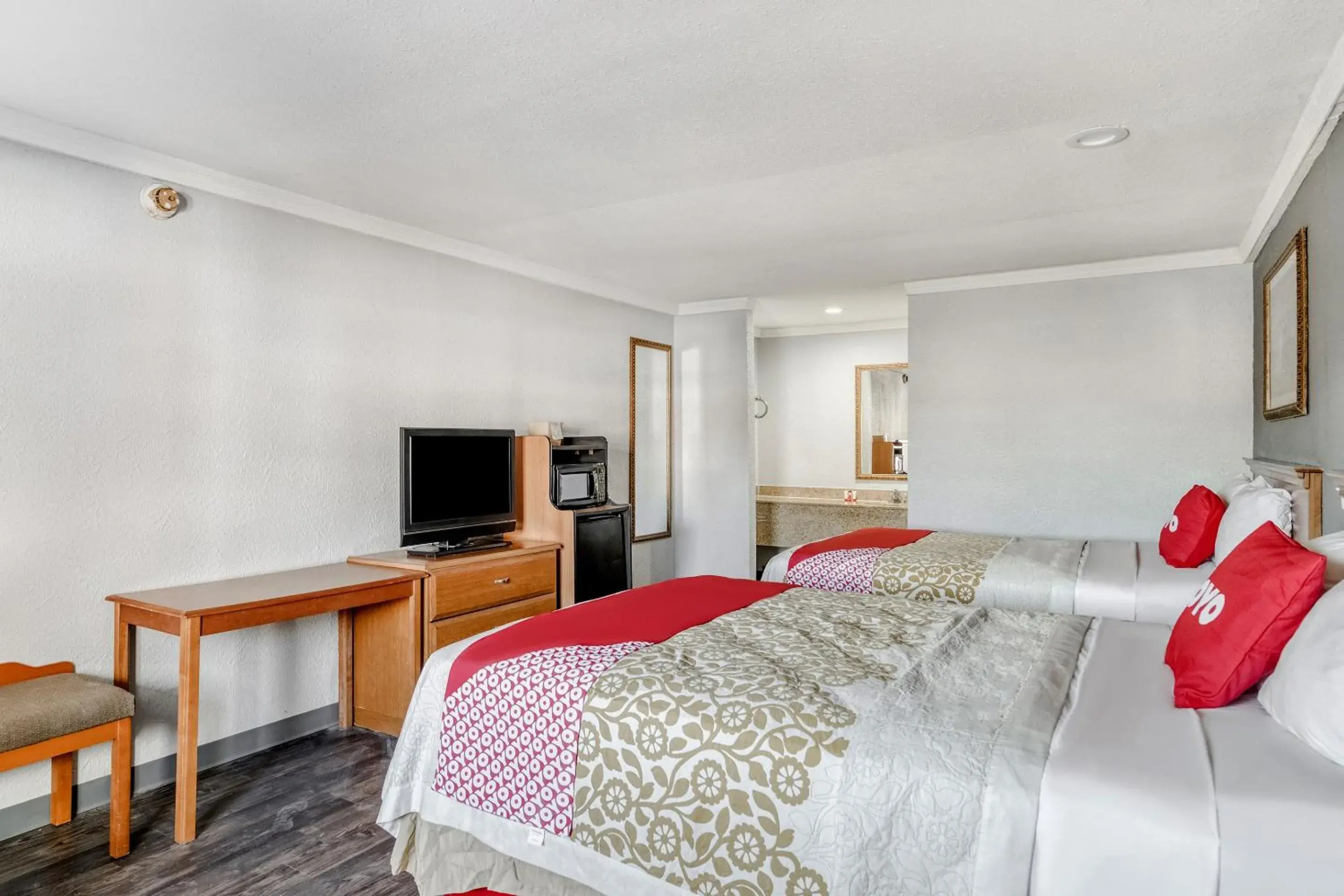 Bedroom in OYO Hotel Pineville LA Hwy 165 Bedroom in OYO Hotel Pineville LA Hwy 165