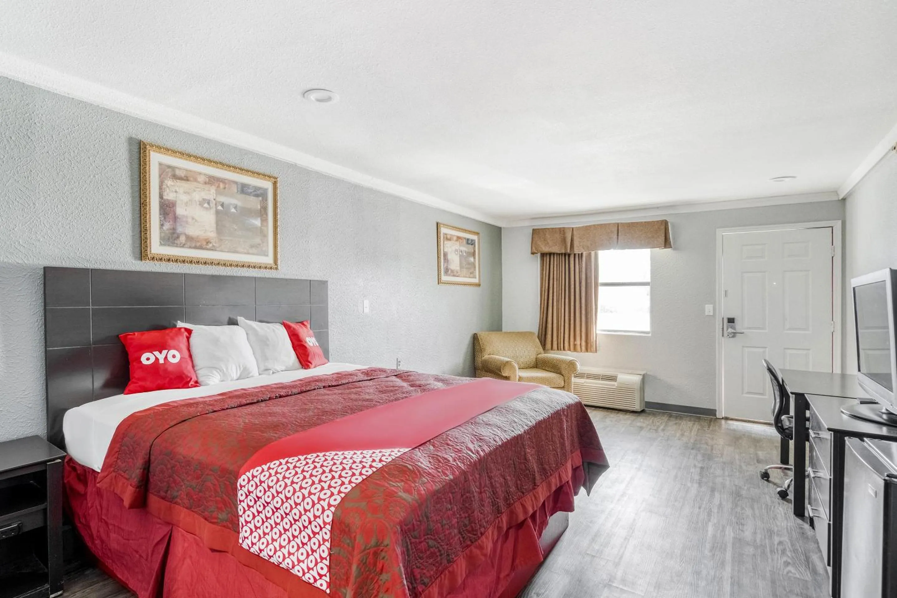 Bedroom in OYO Hotel Pineville LA Hwy 165