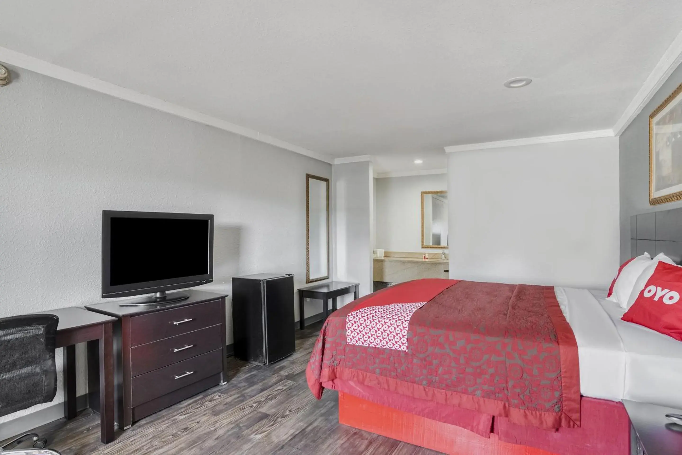 Bedroom in OYO Hotel Pineville LA Hwy 165 Bedroom in OYO Hotel Pineville LA Hwy 165