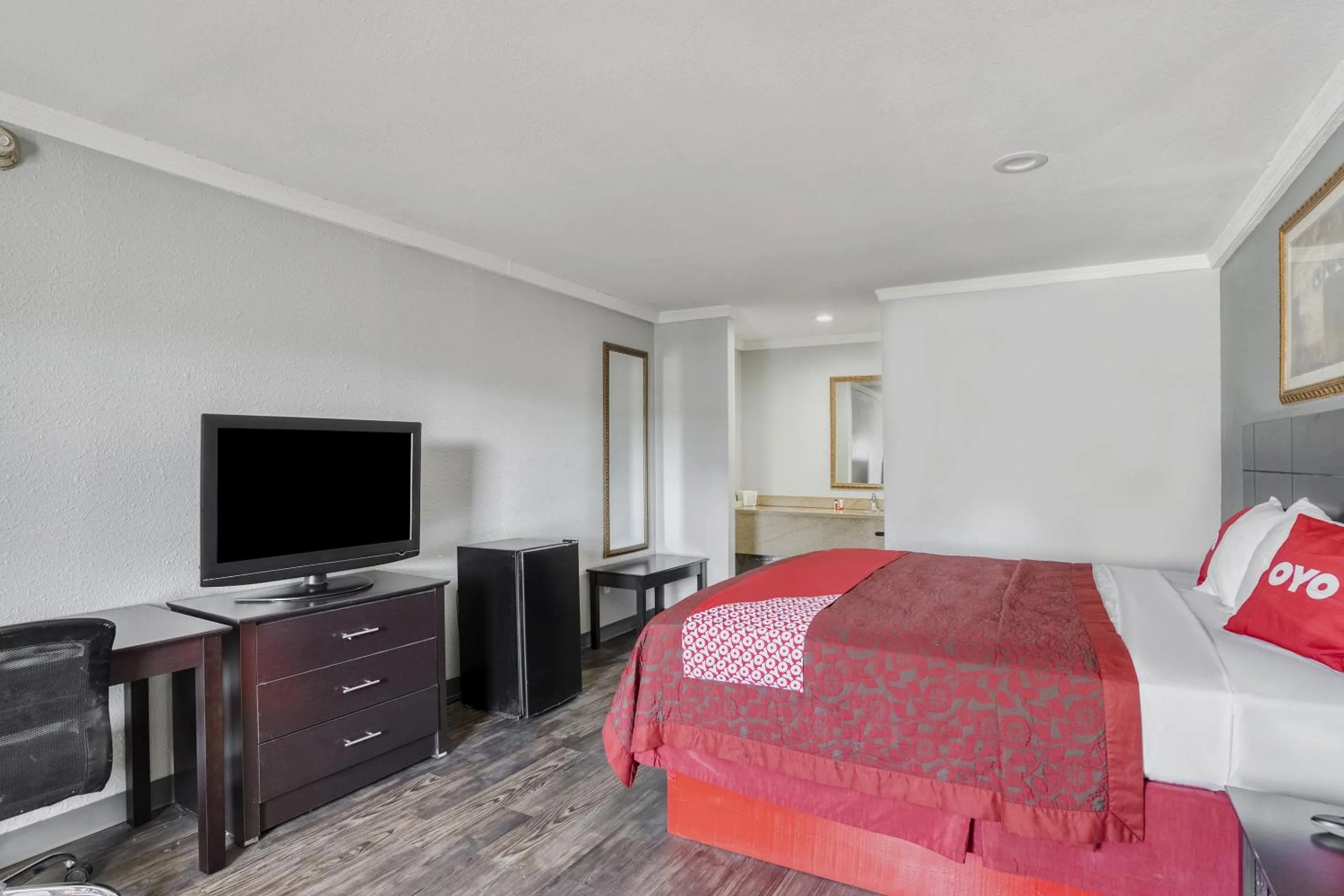 Bedroom in OYO Hotel Pineville LA Hwy 165