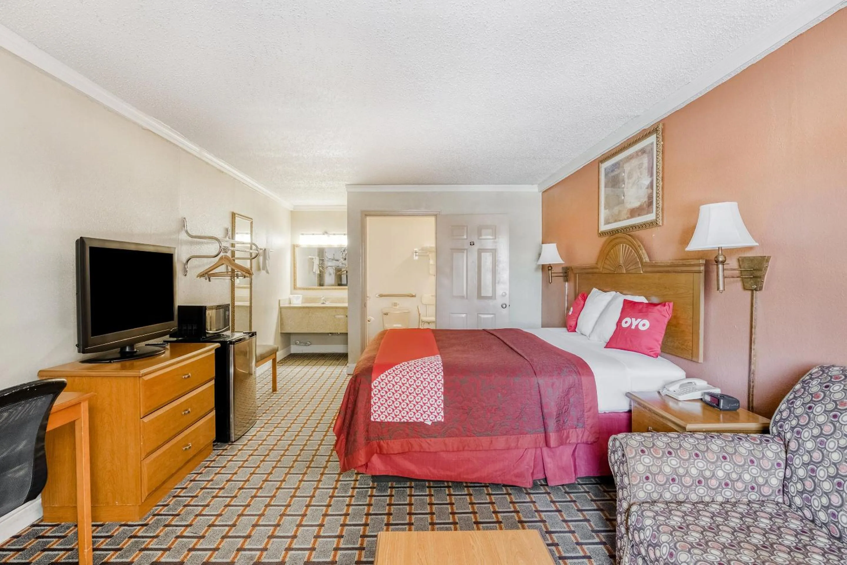 Bedroom in OYO Hotel Pineville LA Hwy 165