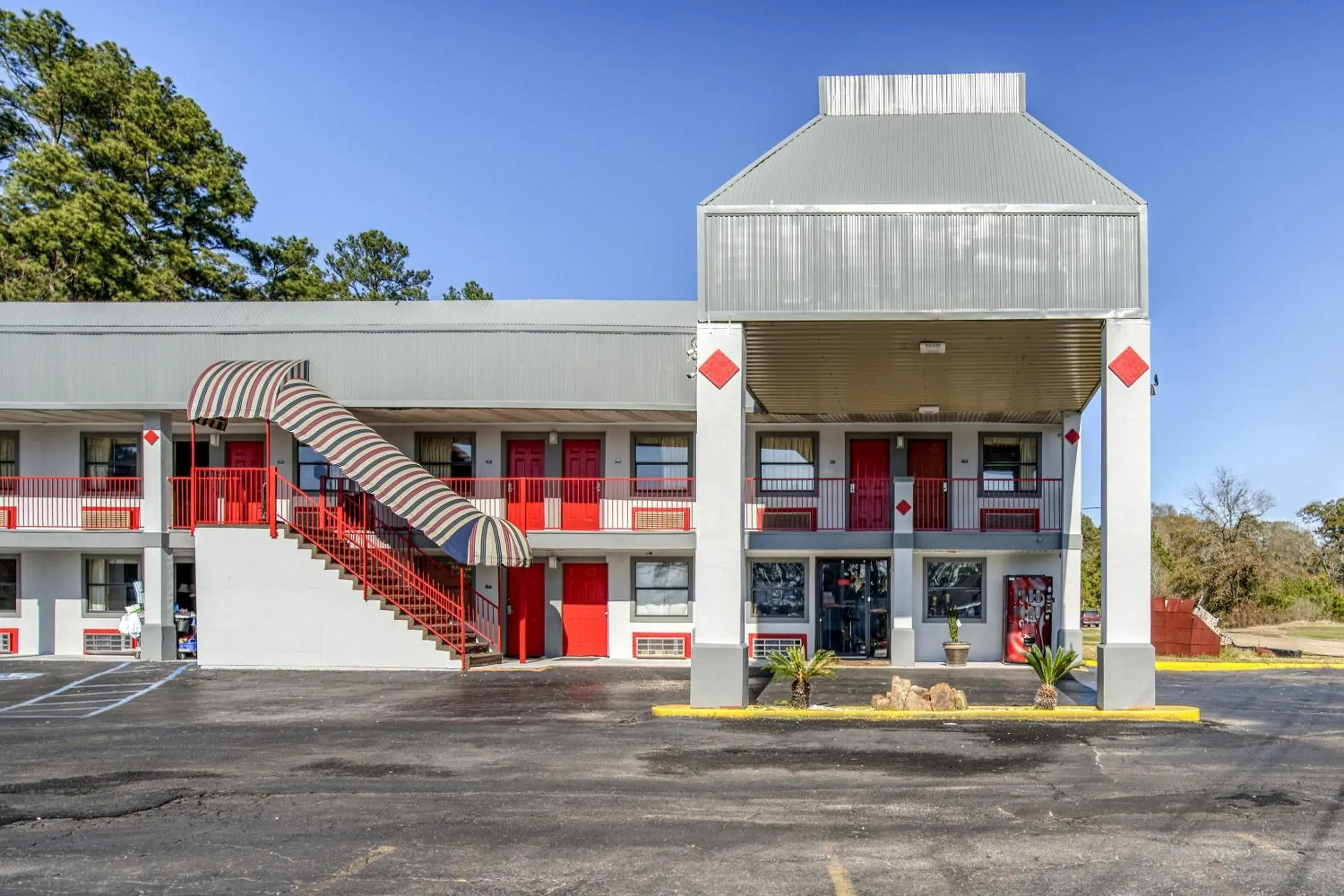 Facade/entrance in OYO Hotel Pineville LA Hwy 165 Facade/entrance in OYO Hotel Pineville LA Hwy 165