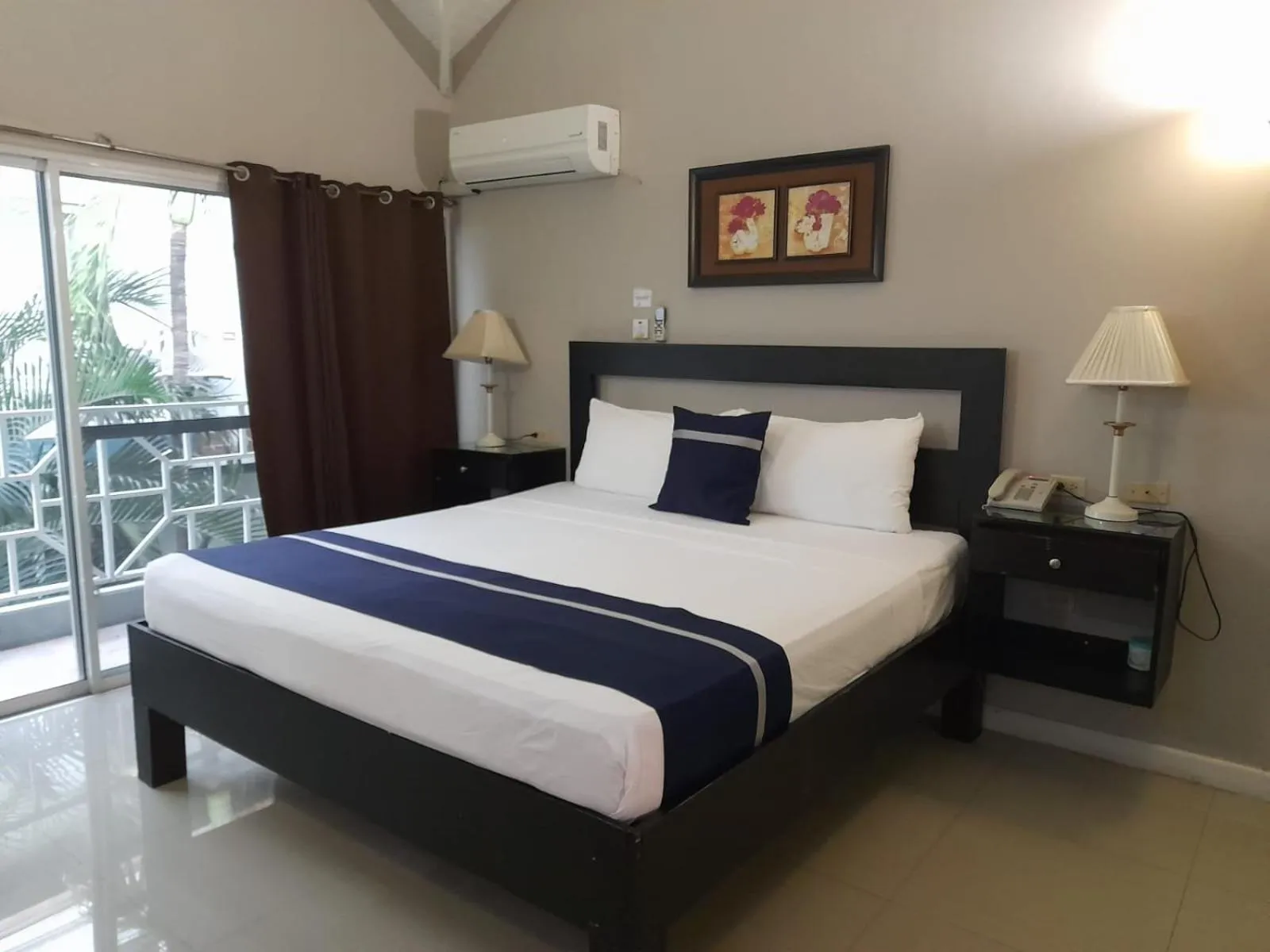 Bed in Christar Villas Hotel