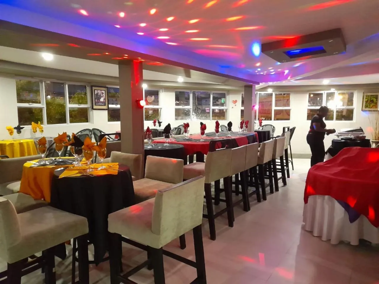 Restaurant/places to eat in Christar Villas Hotel