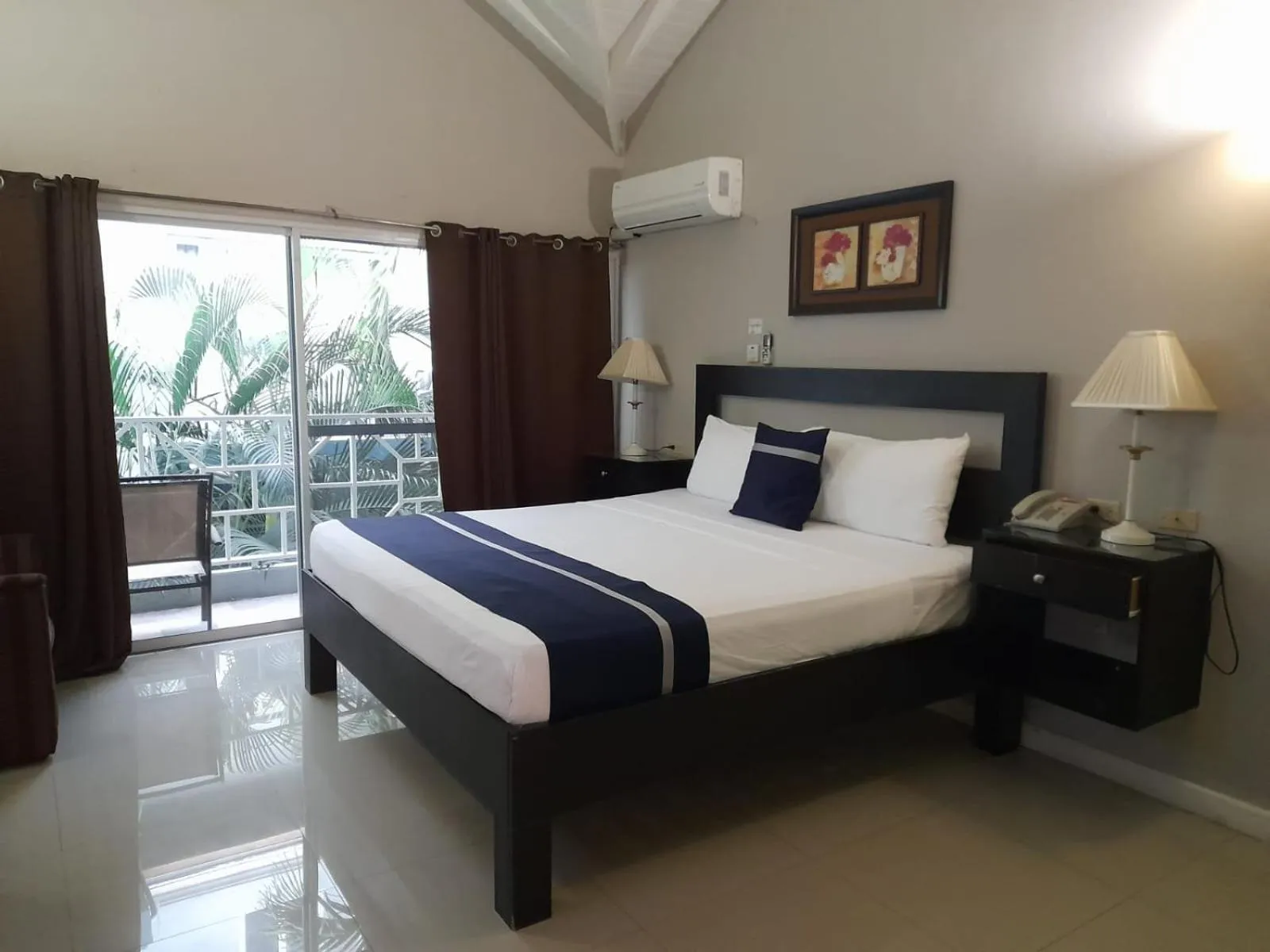 Bed in Christar Villas Hotel