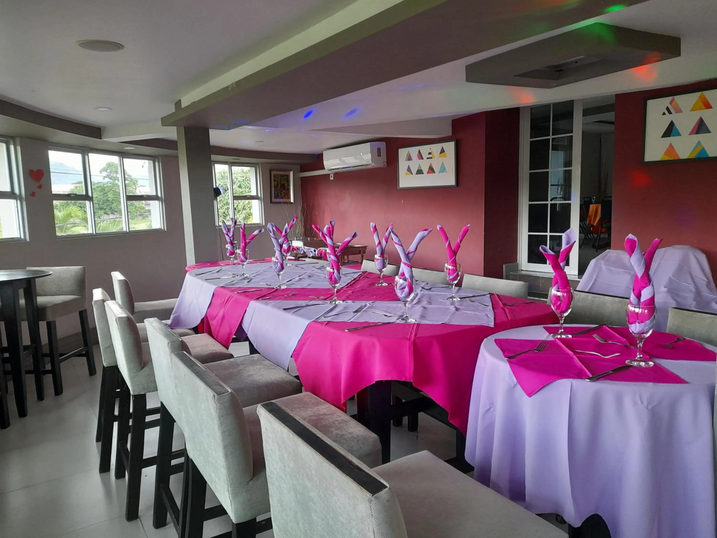 Restaurant/places to eat in Christar Villas Hotel