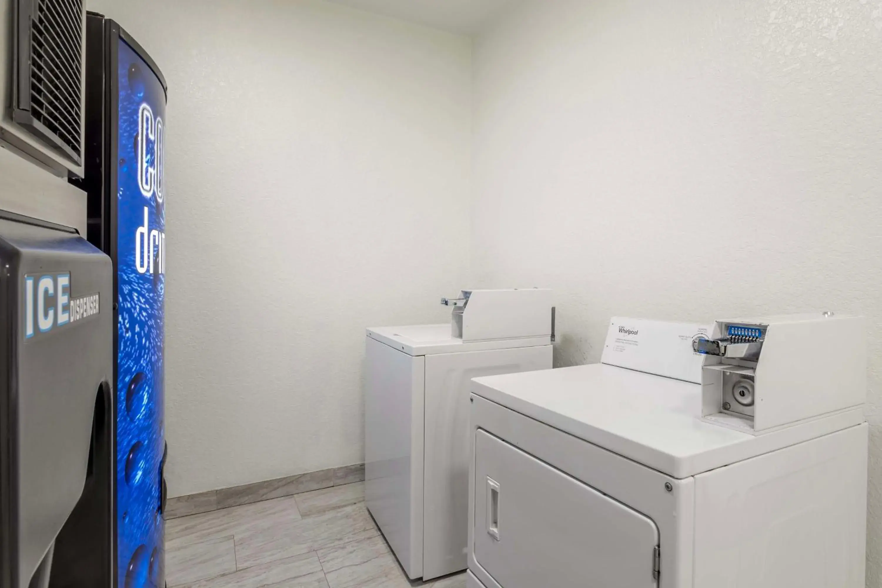 laundry, Kitchen/Kitchenette in Best Western Texas City I-45