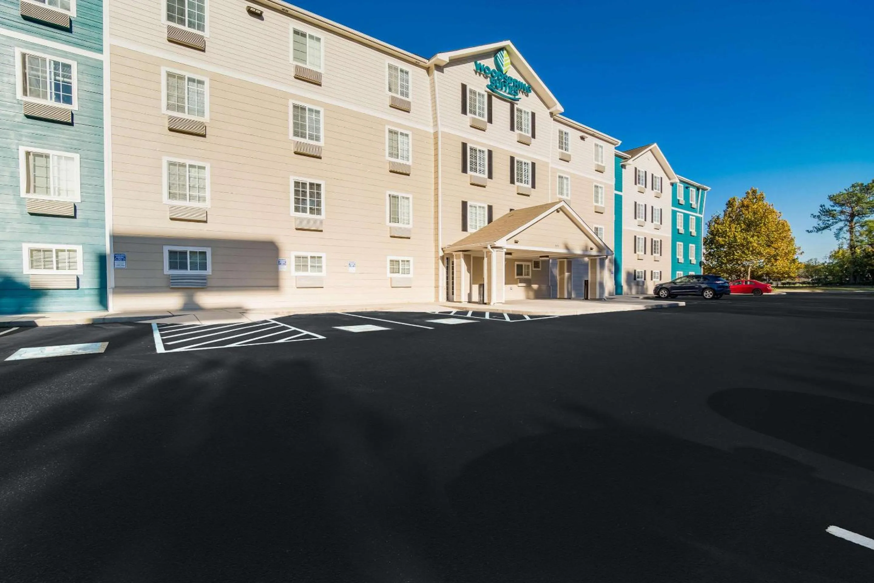 Property building in WoodSpring Suites | North Charleston Airport I-526