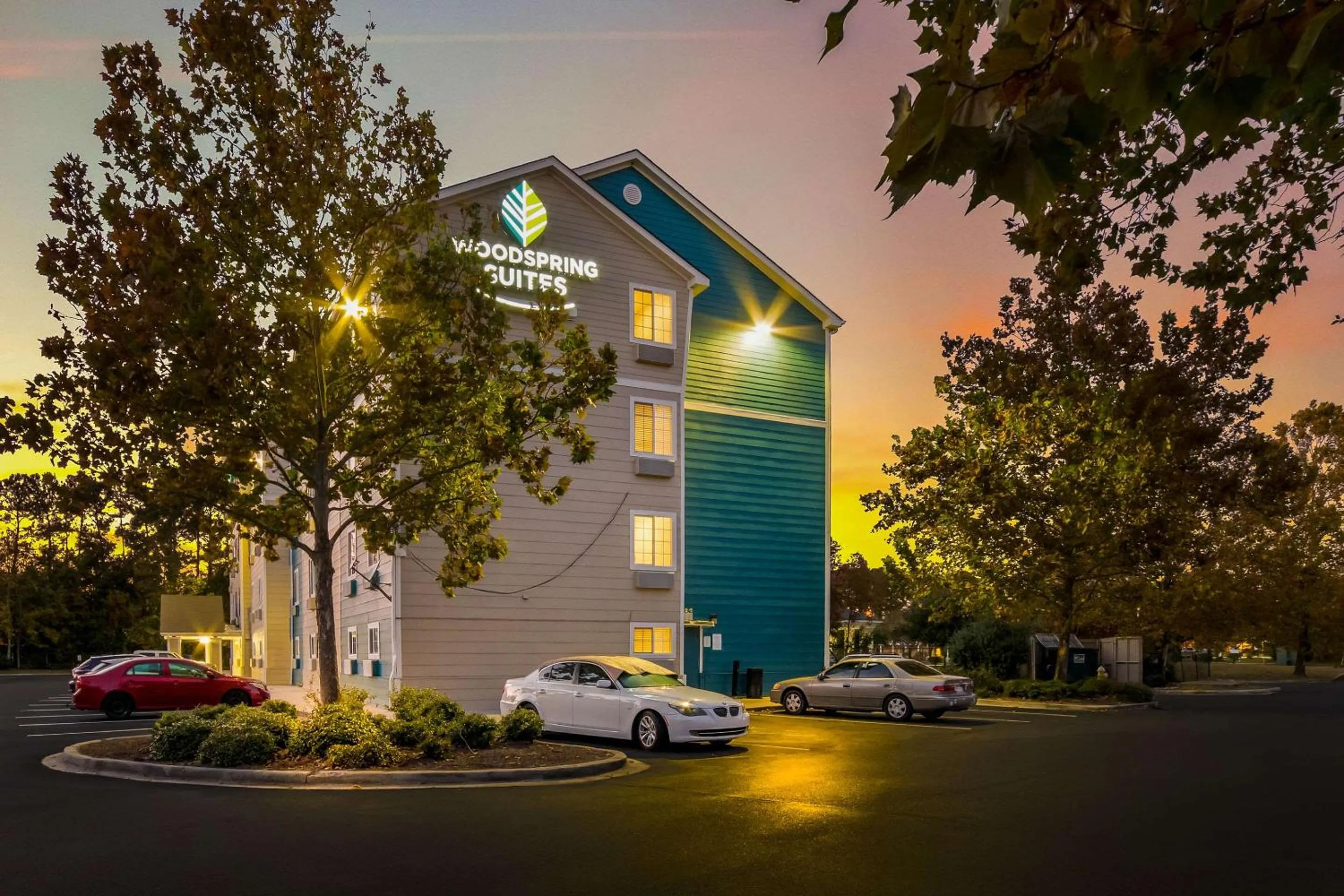 Property building in WoodSpring Suites | North Charleston Airport I-526