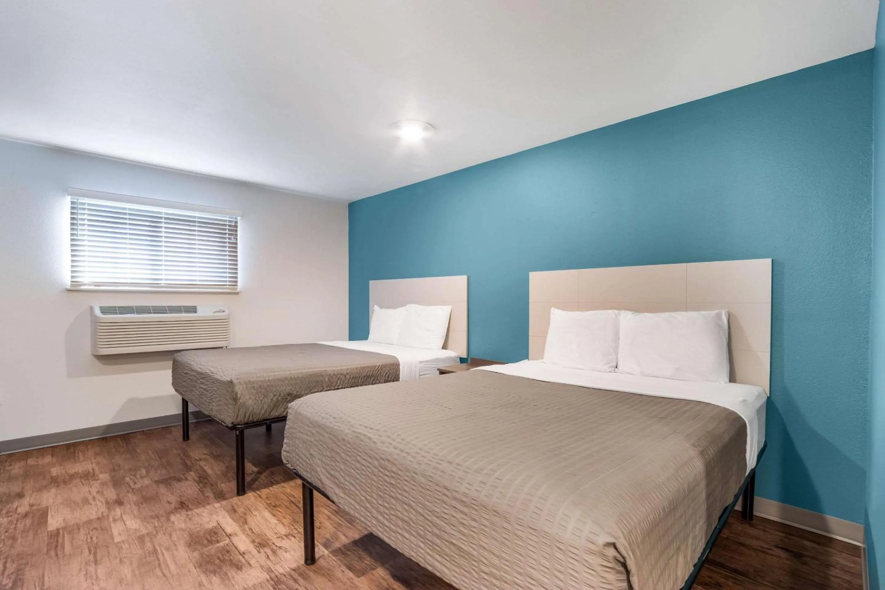 Photo of the whole room, Bed in WoodSpring Suites | North Charleston Airport I-526