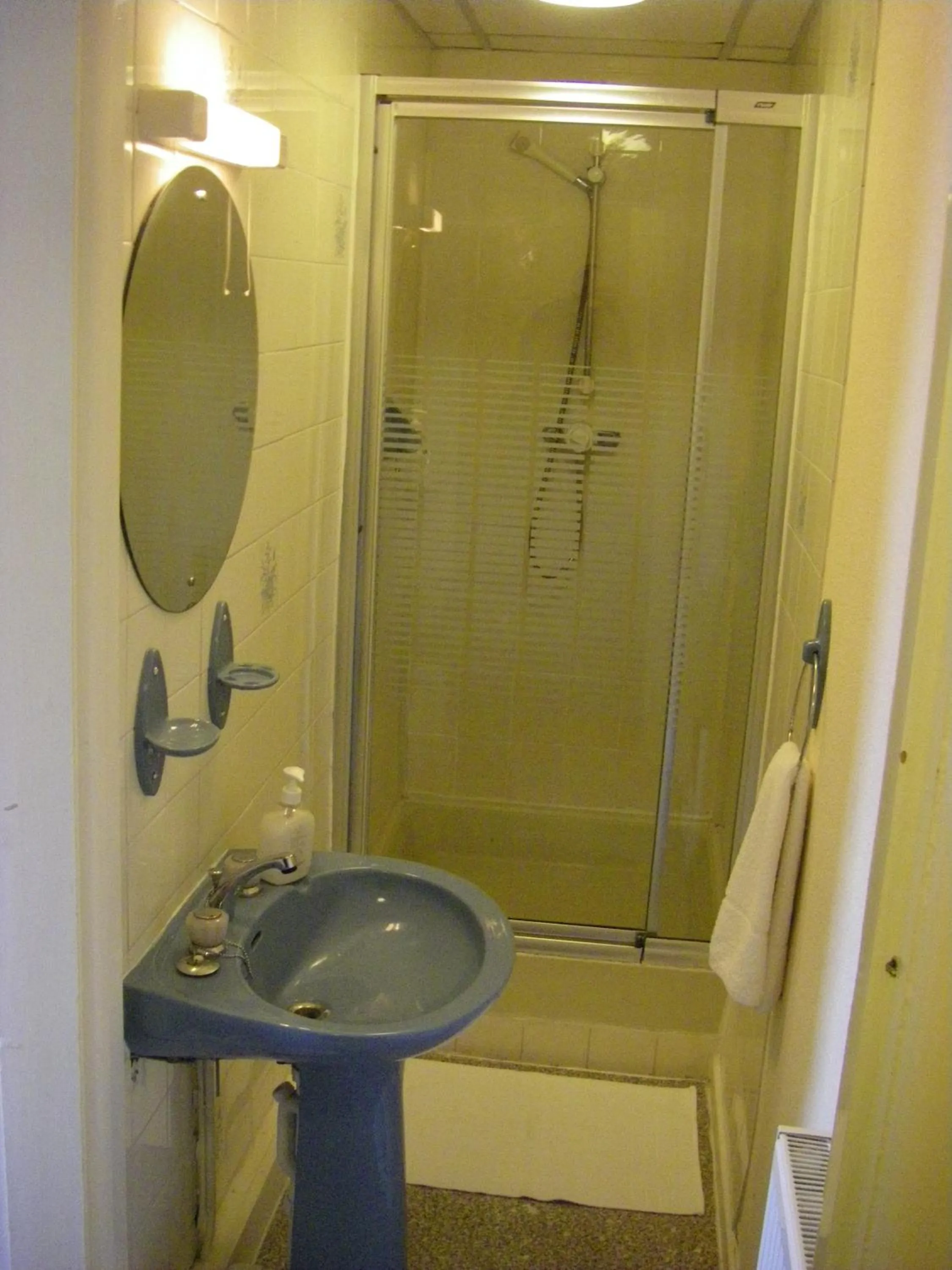 Shower in The Waldorf - Near Pleasure Beach & Sandcastle