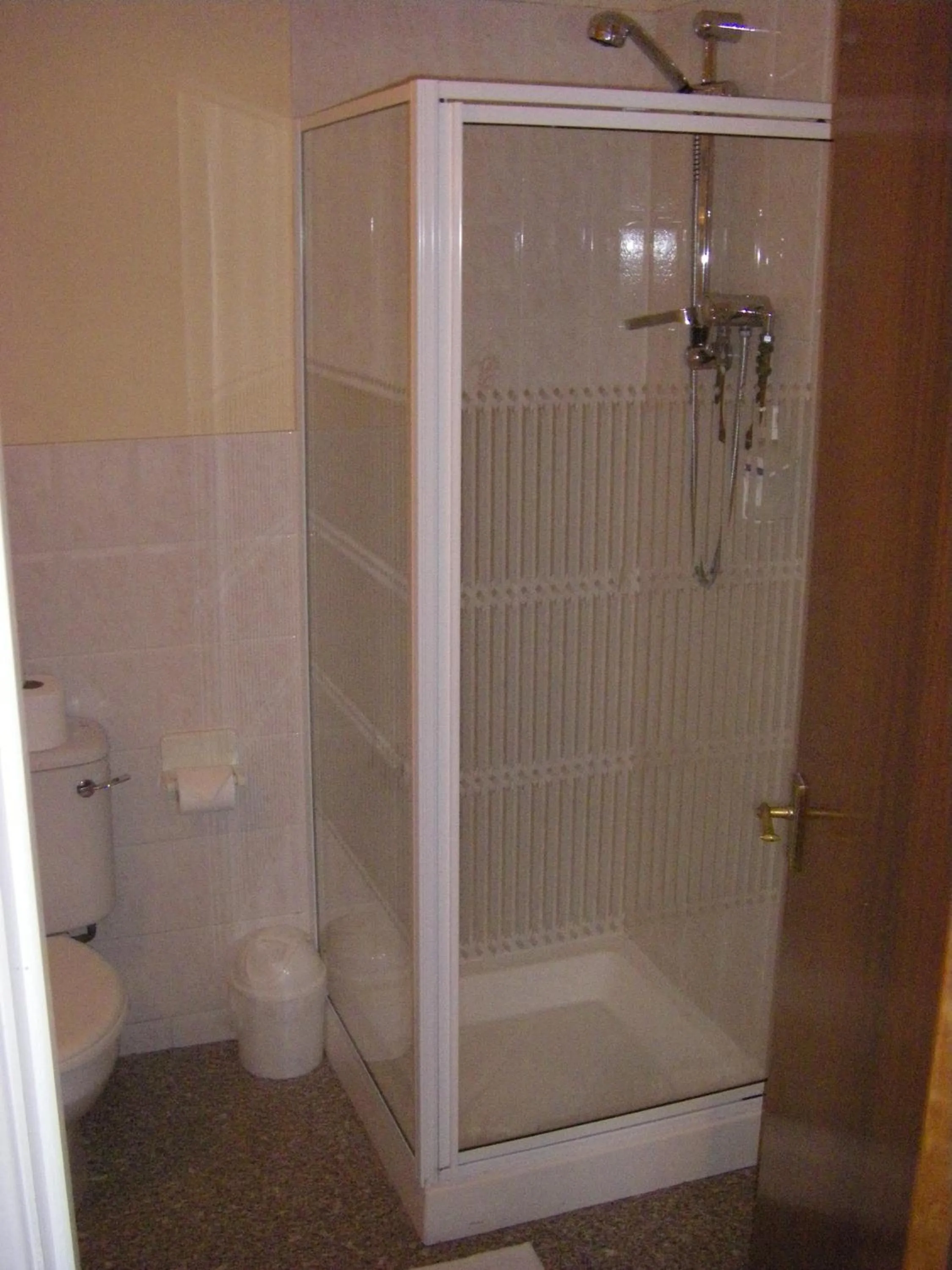Shower in The Waldorf - Near Pleasure Beach & Sandcastle