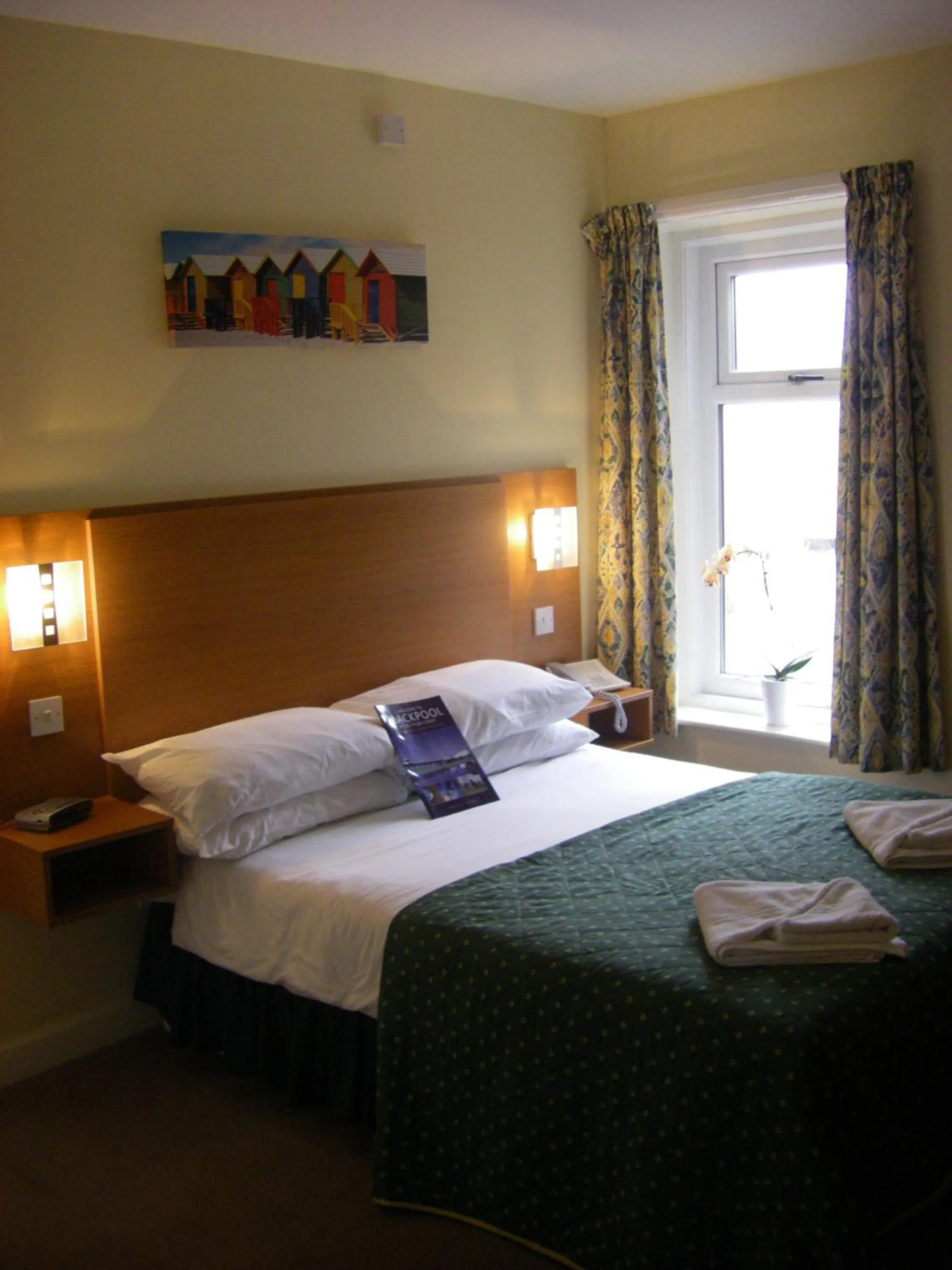 Bed in The Waldorf - Near Pleasure Beach & Sandcastle
