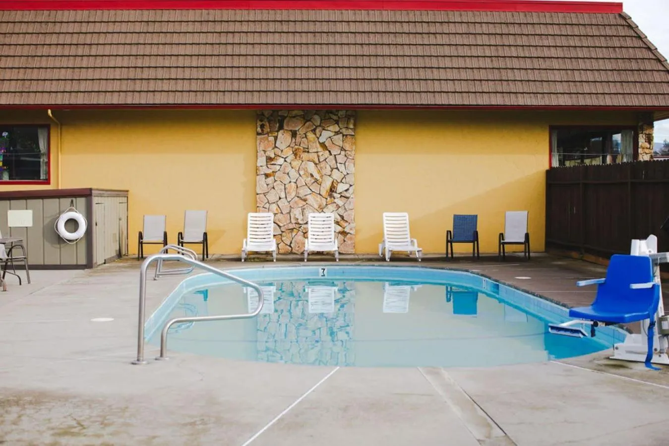 Pool view in Flagship Inn of Ashland