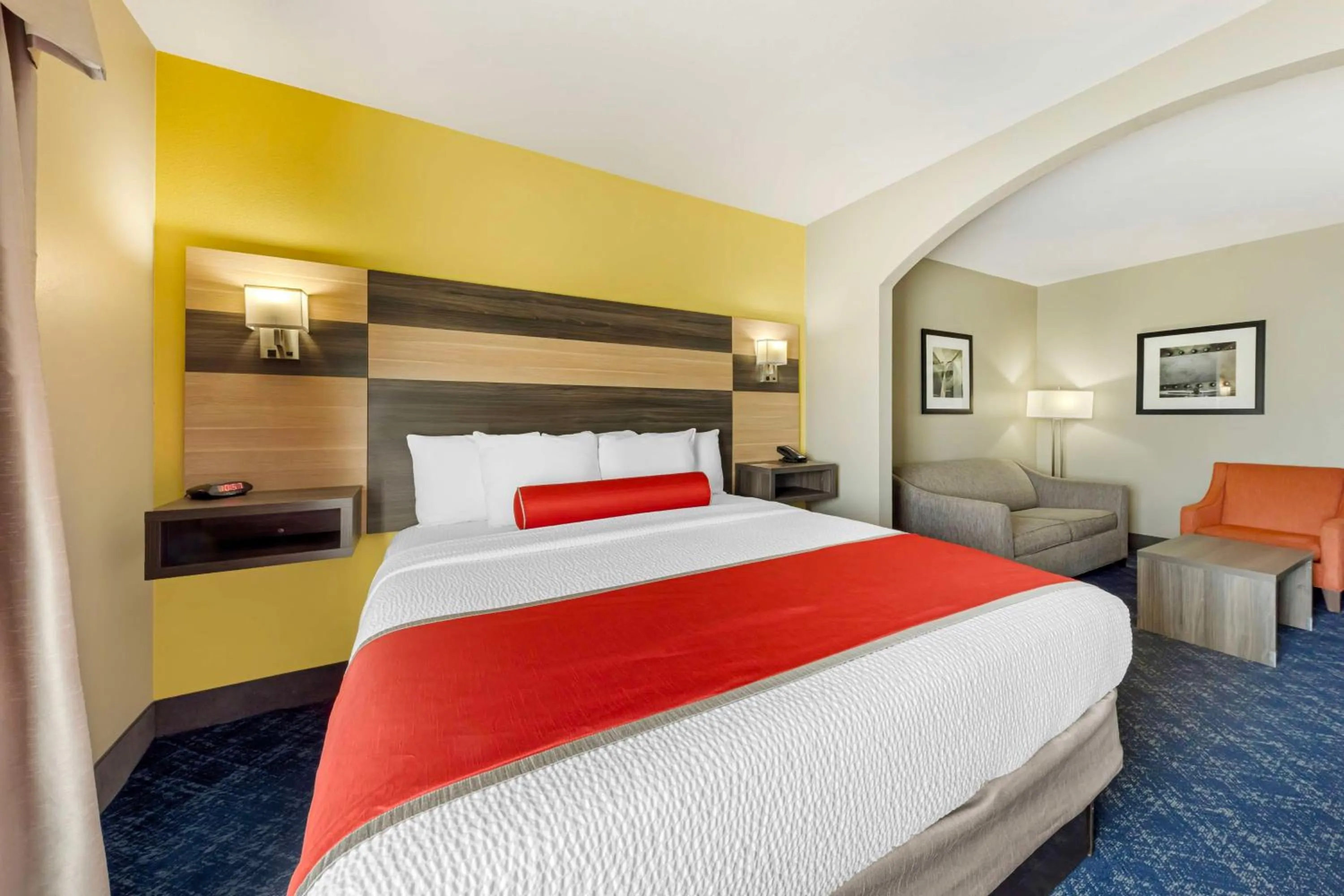 Photo of the whole room, Bed in Best Western Plus Midwest City Inn & Suites