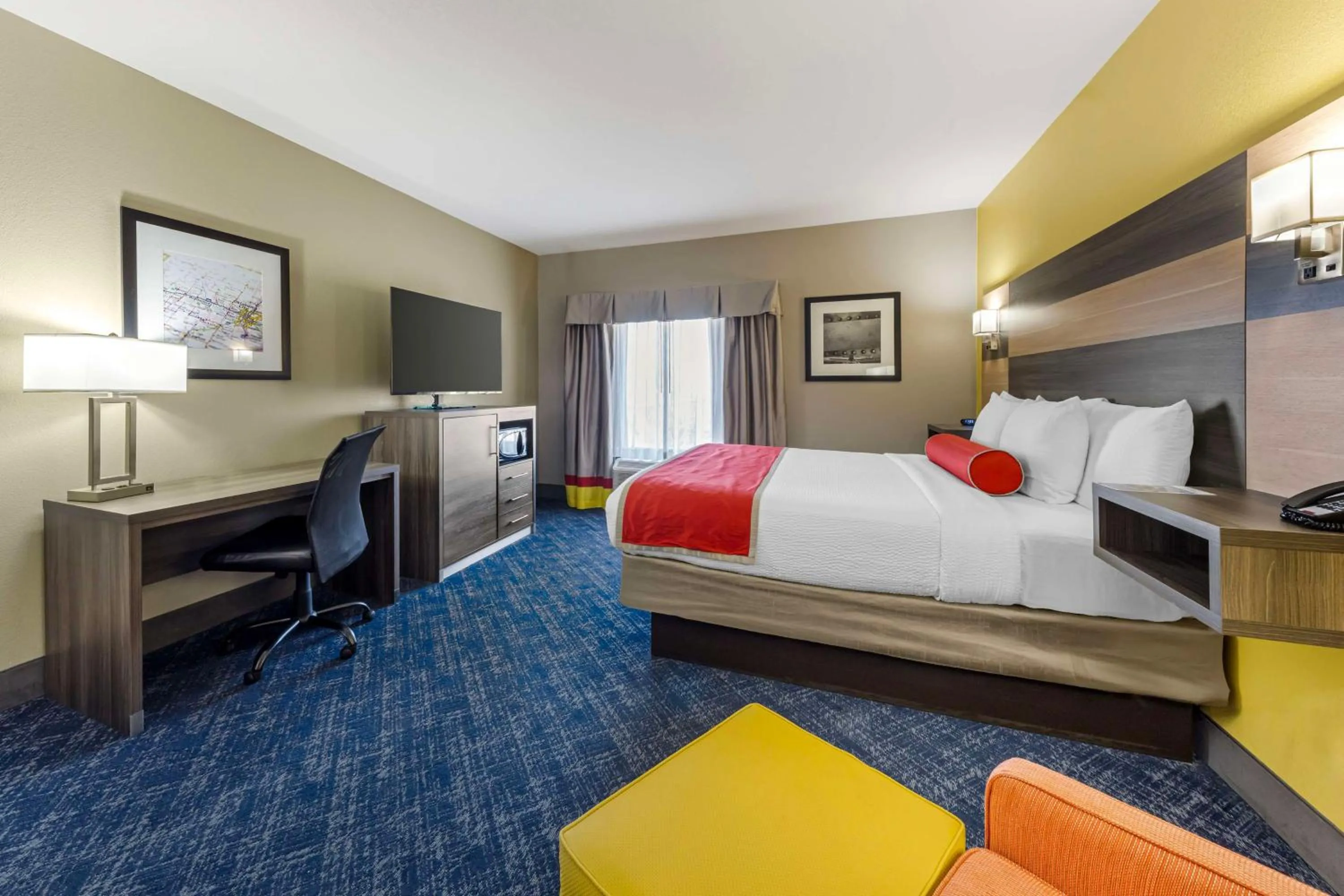 Photo of the whole room, Bed in Best Western Plus Midwest City Inn & Suites