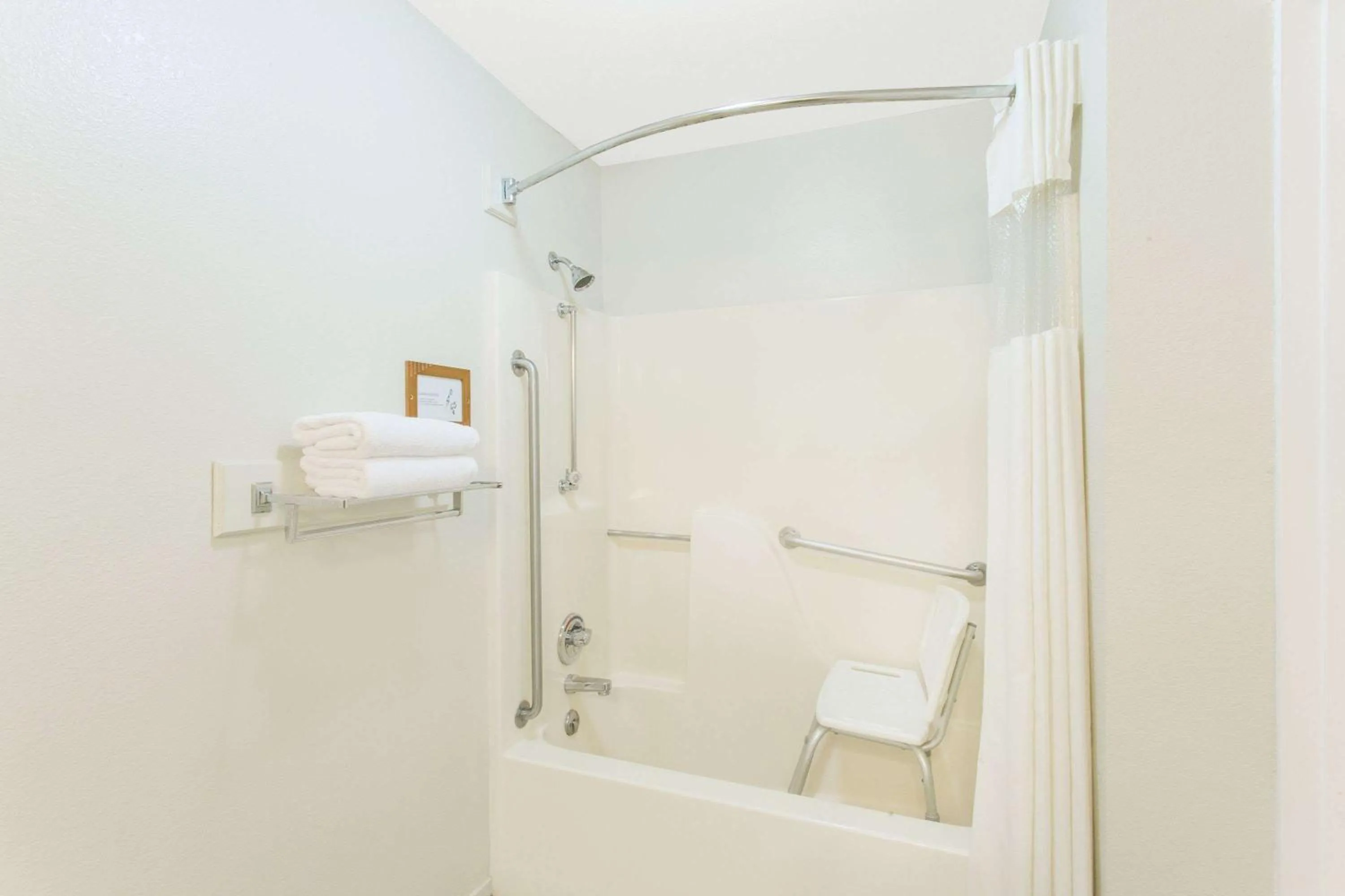 Bathroom in Upper Lake Inn & Suites