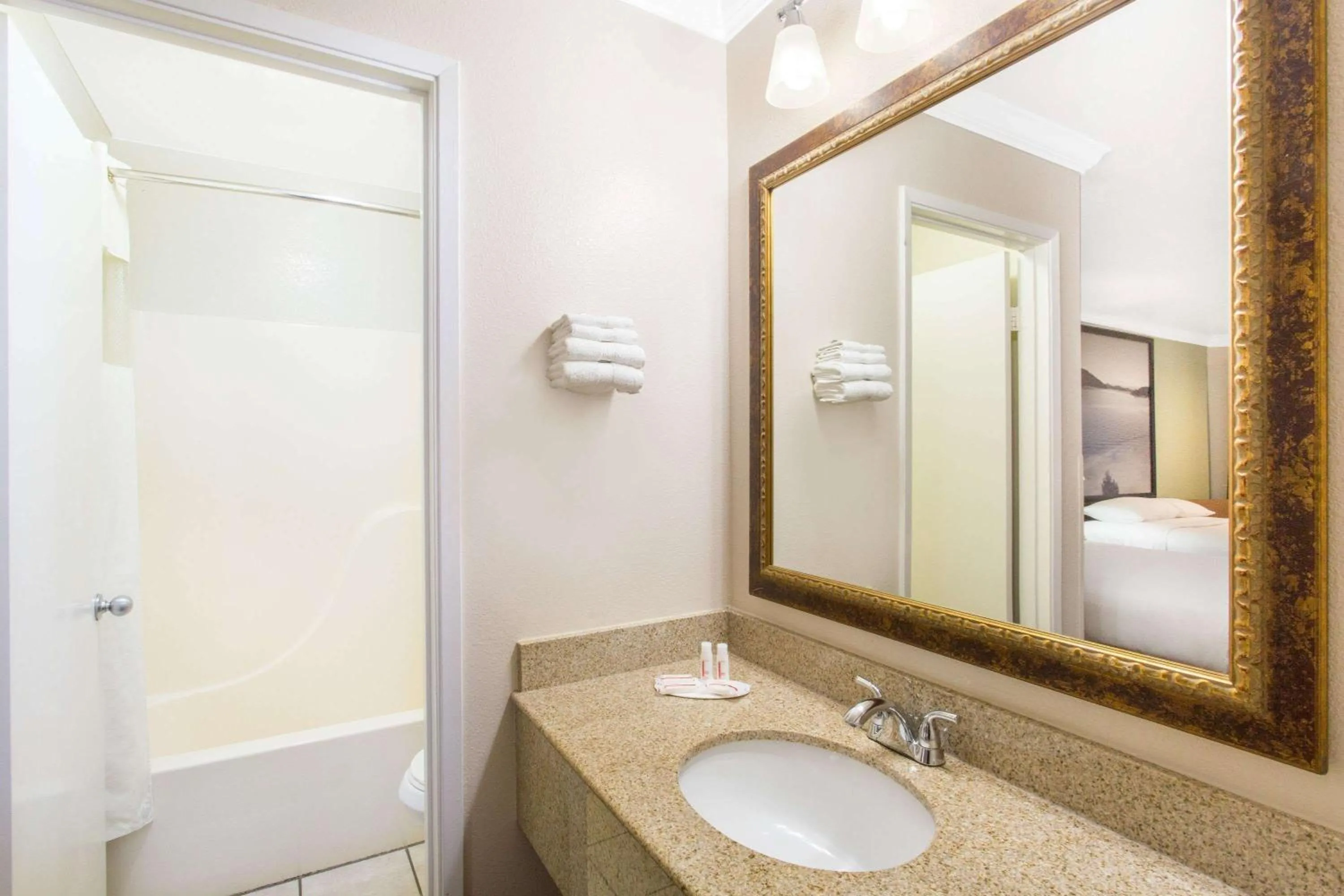 Bathroom in Upper Lake Inn & Suites