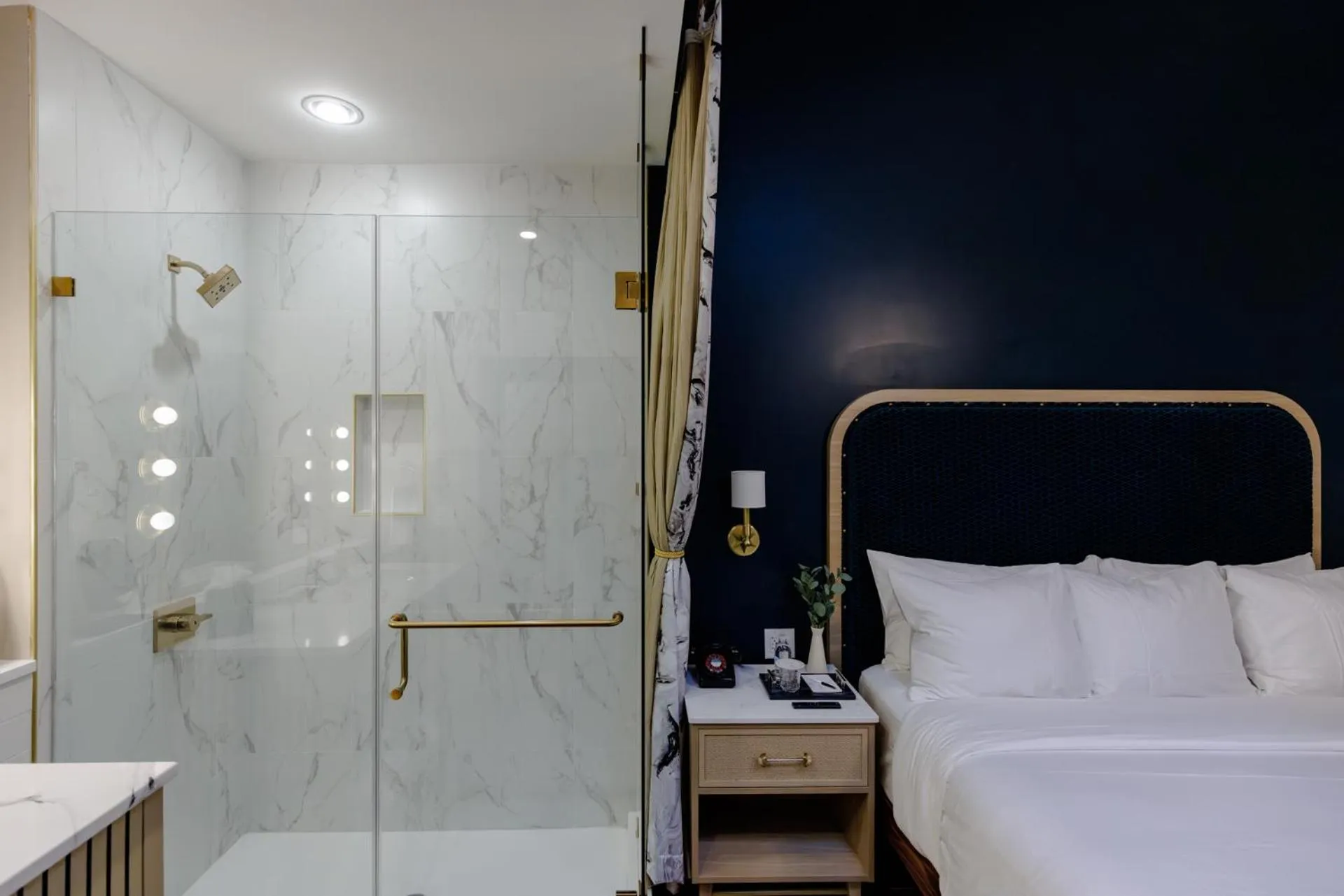 Bed in Hotel Trundle