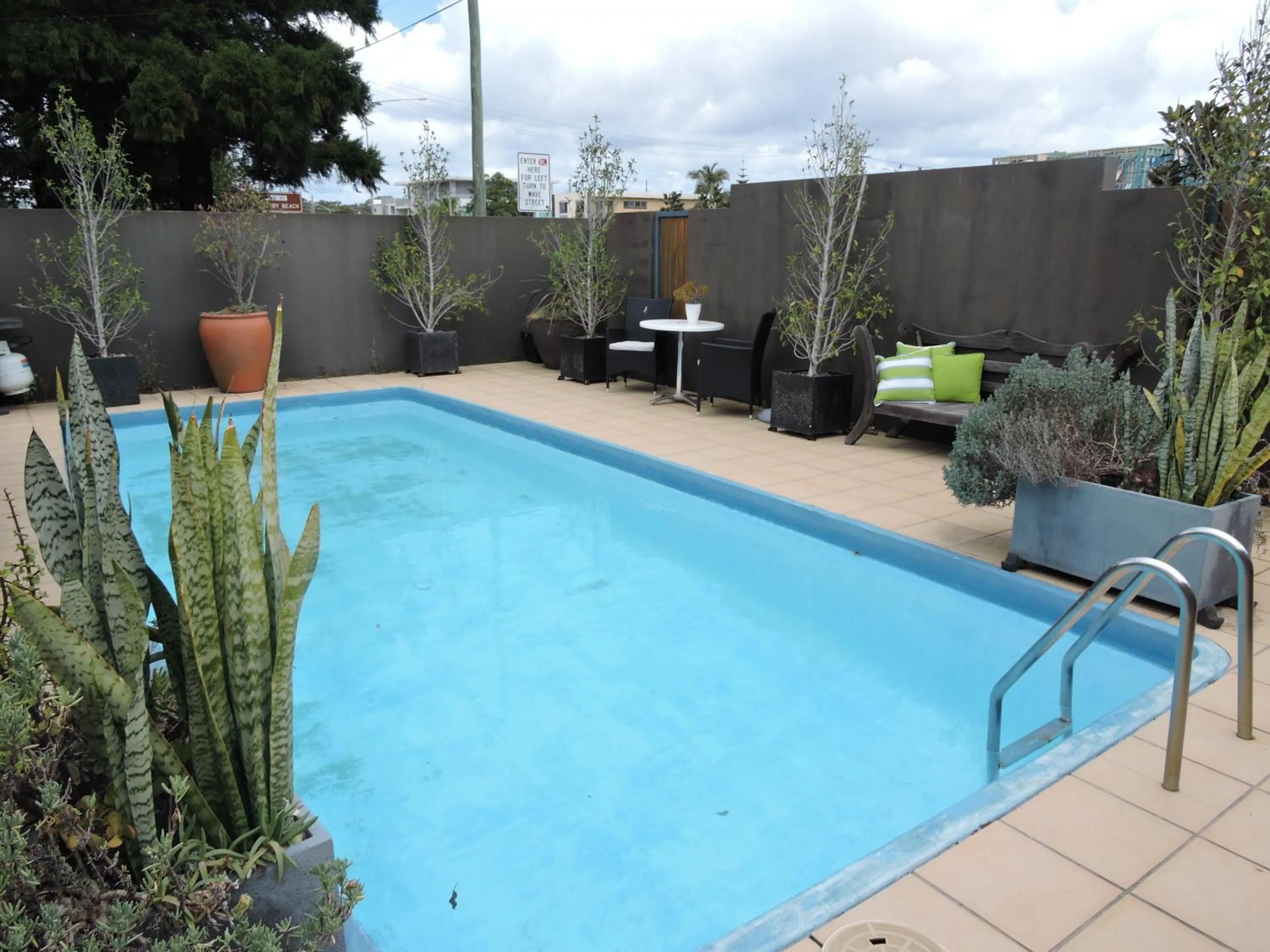 Swimming pool in Horizons Motel