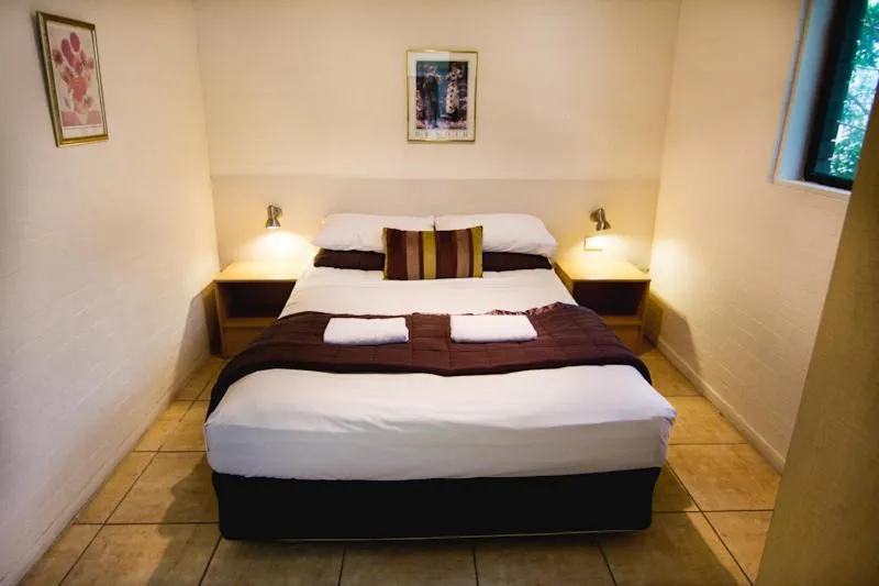 Bed in Horizons Motel