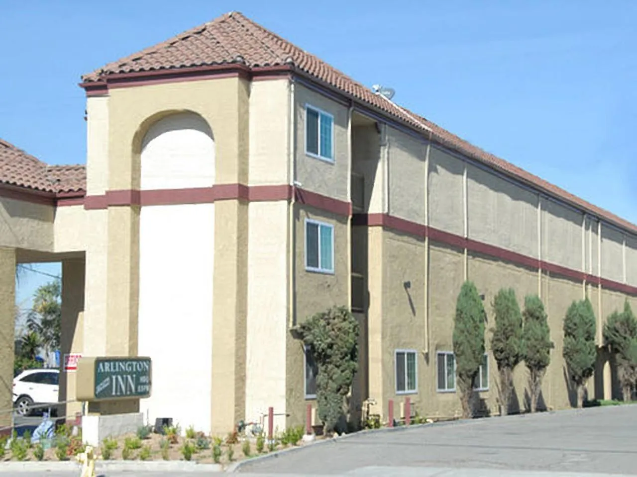 Property building in Arlington Inn