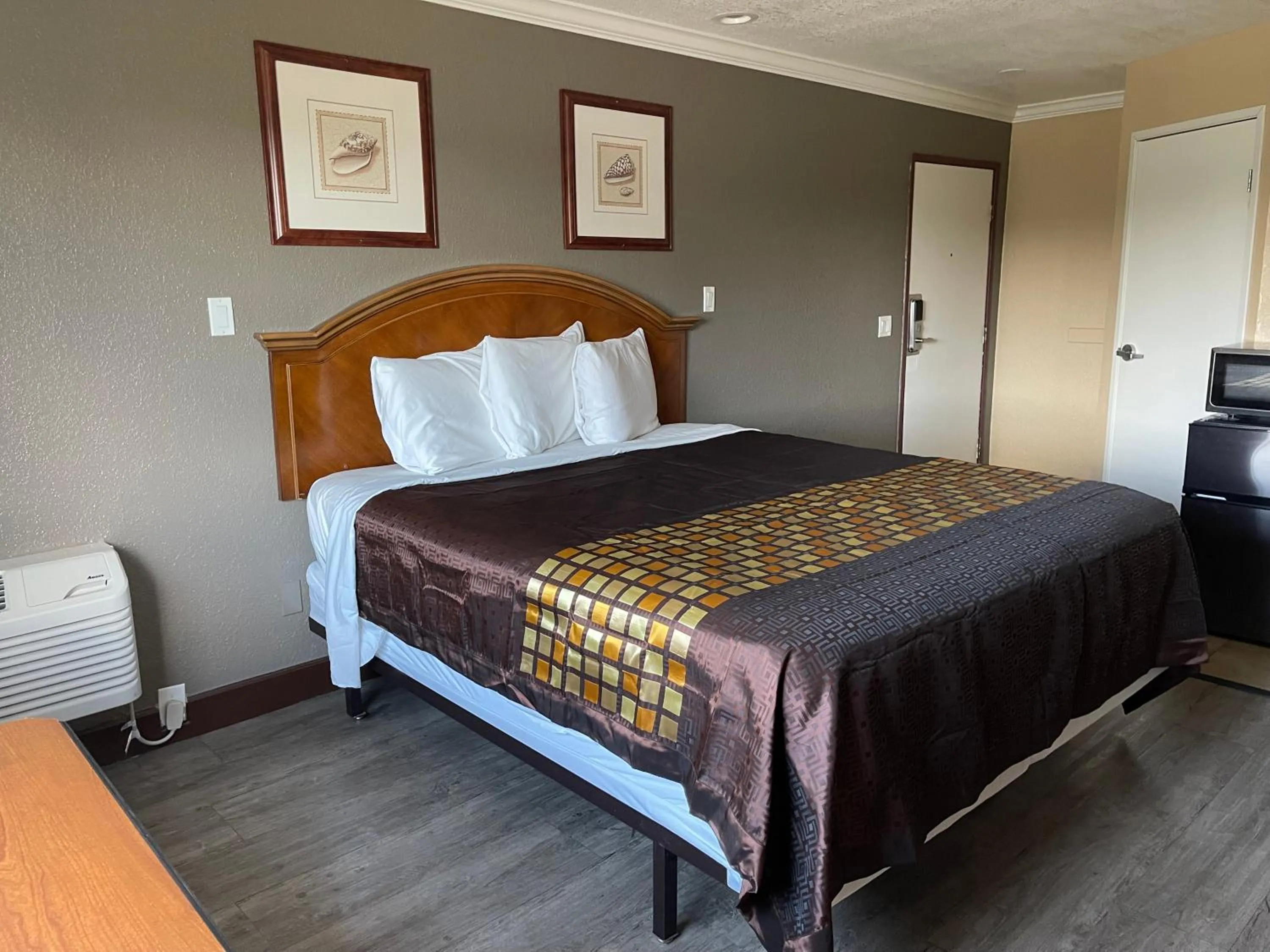 Bedroom, Bed in Arlington Inn
