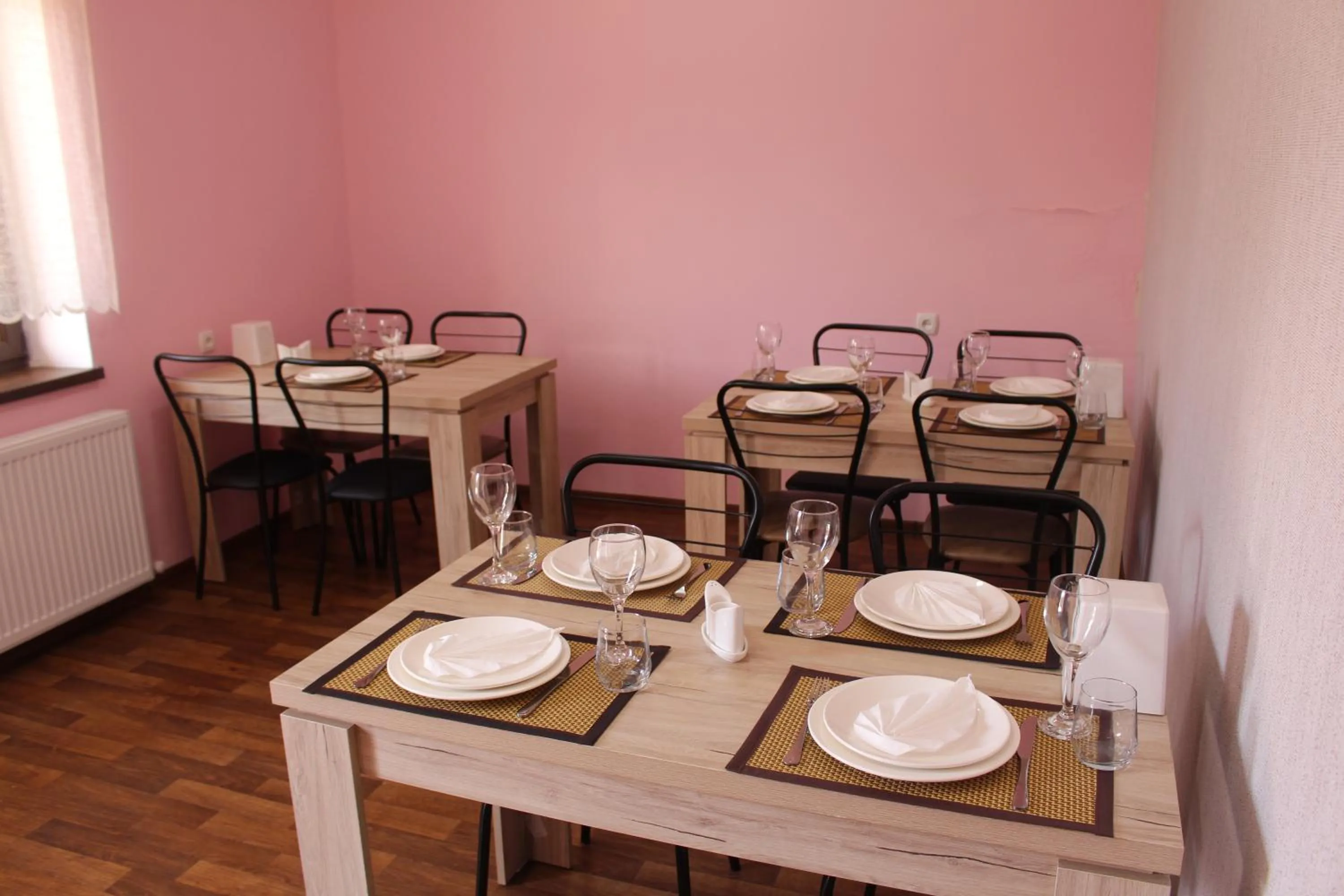 Restaurant/places to eat in Hotel Rabati