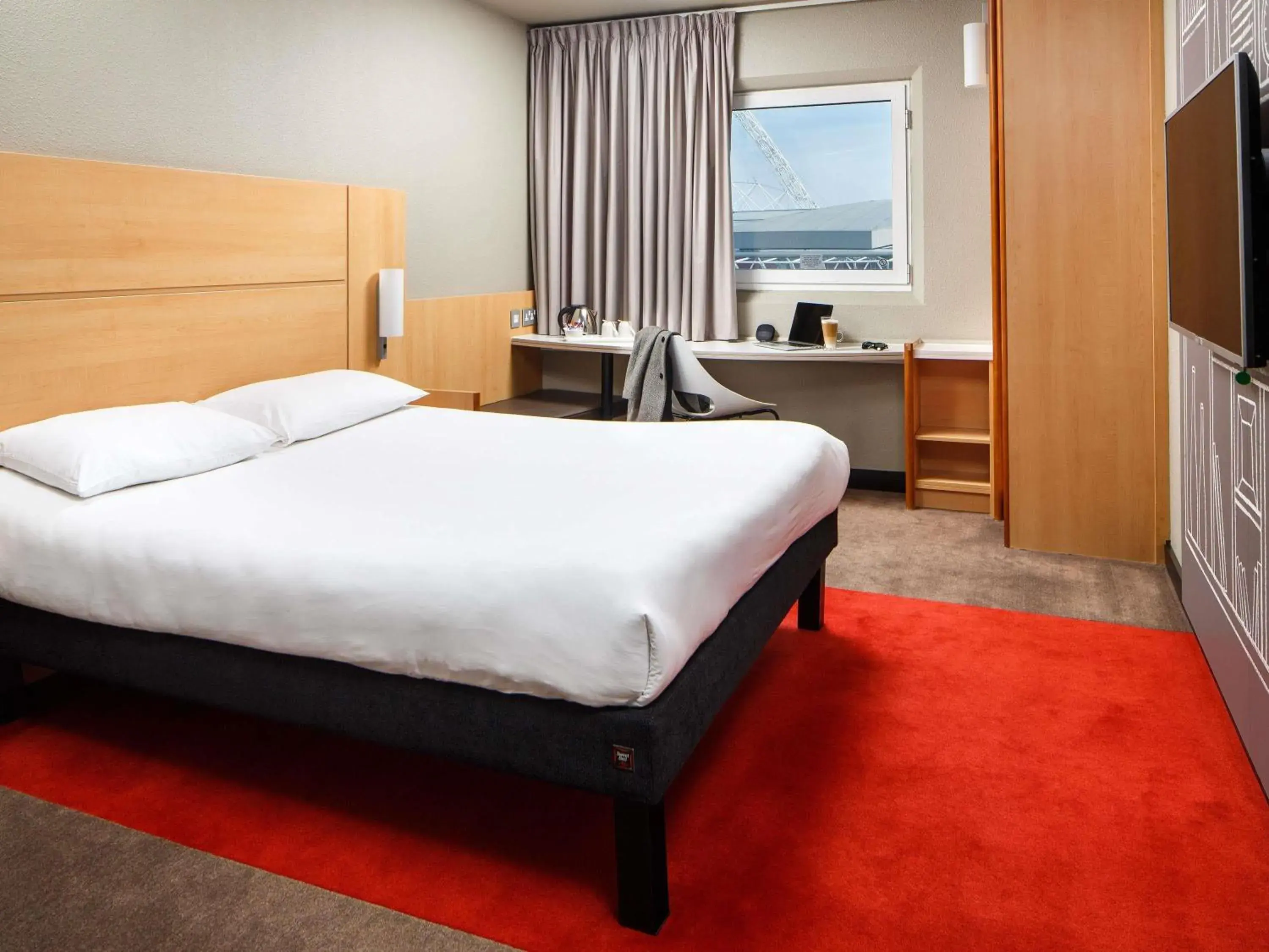Bedroom, Bed in ibis London Wembley Bedroom, Bed in ibis London Wembley