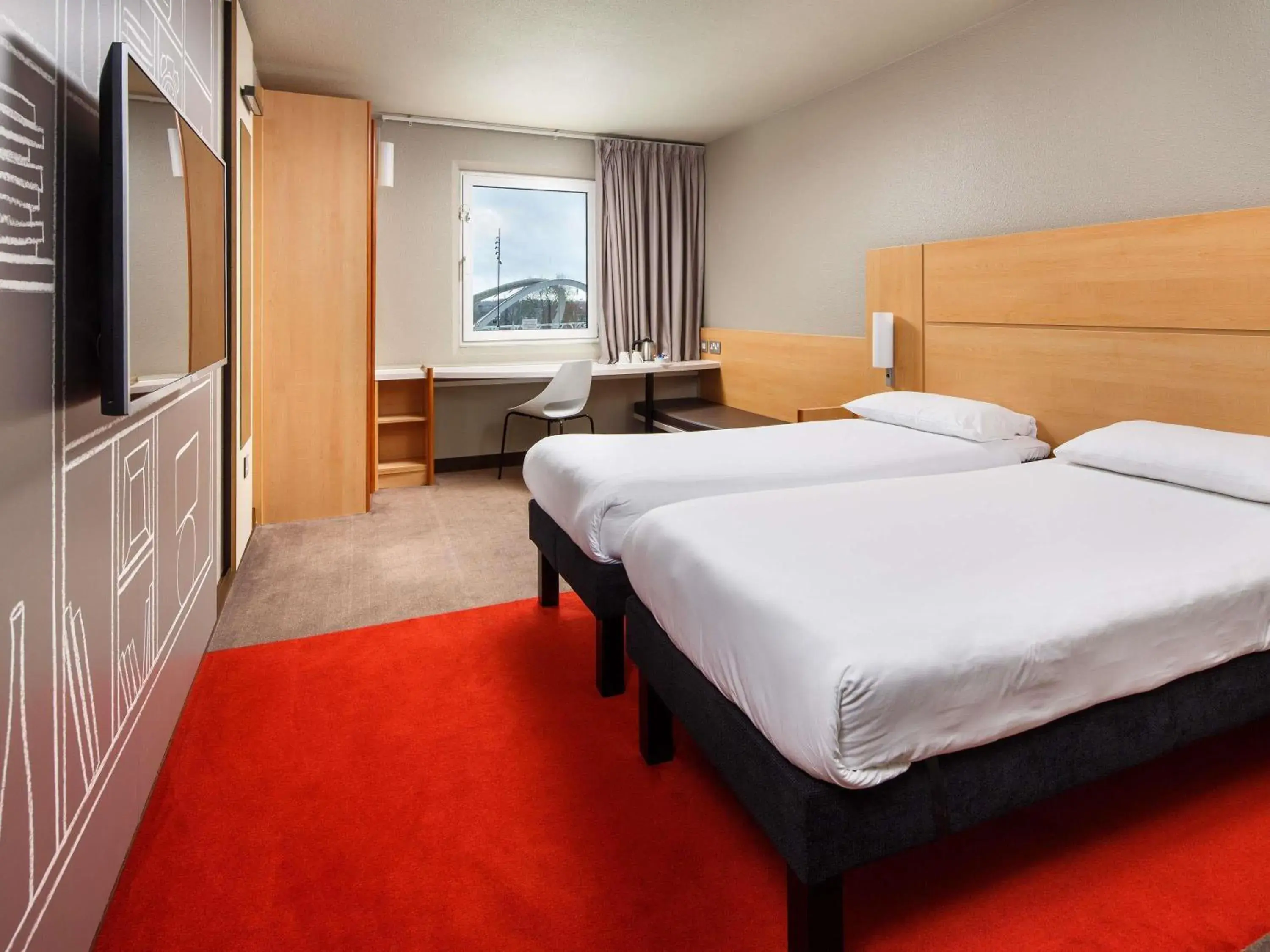 Bedroom, Bed in ibis London Wembley Bedroom, Bed in ibis London Wembley