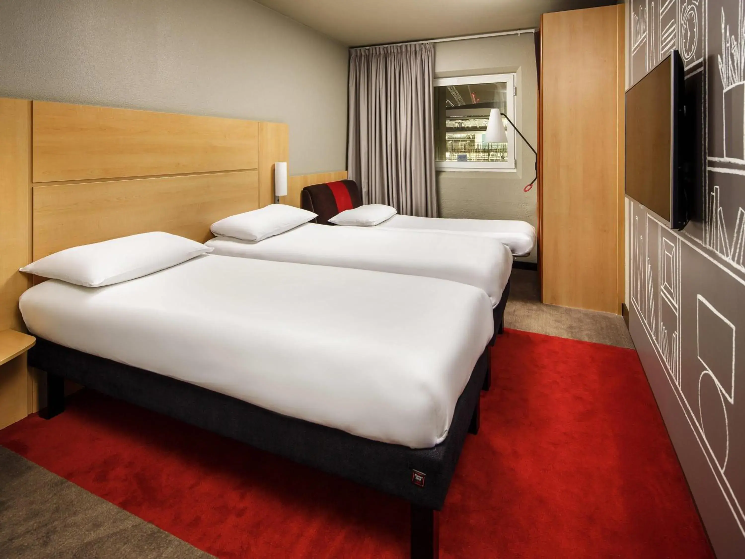 Bedroom, Bed in ibis London Wembley Bedroom, Bed in ibis London Wembley